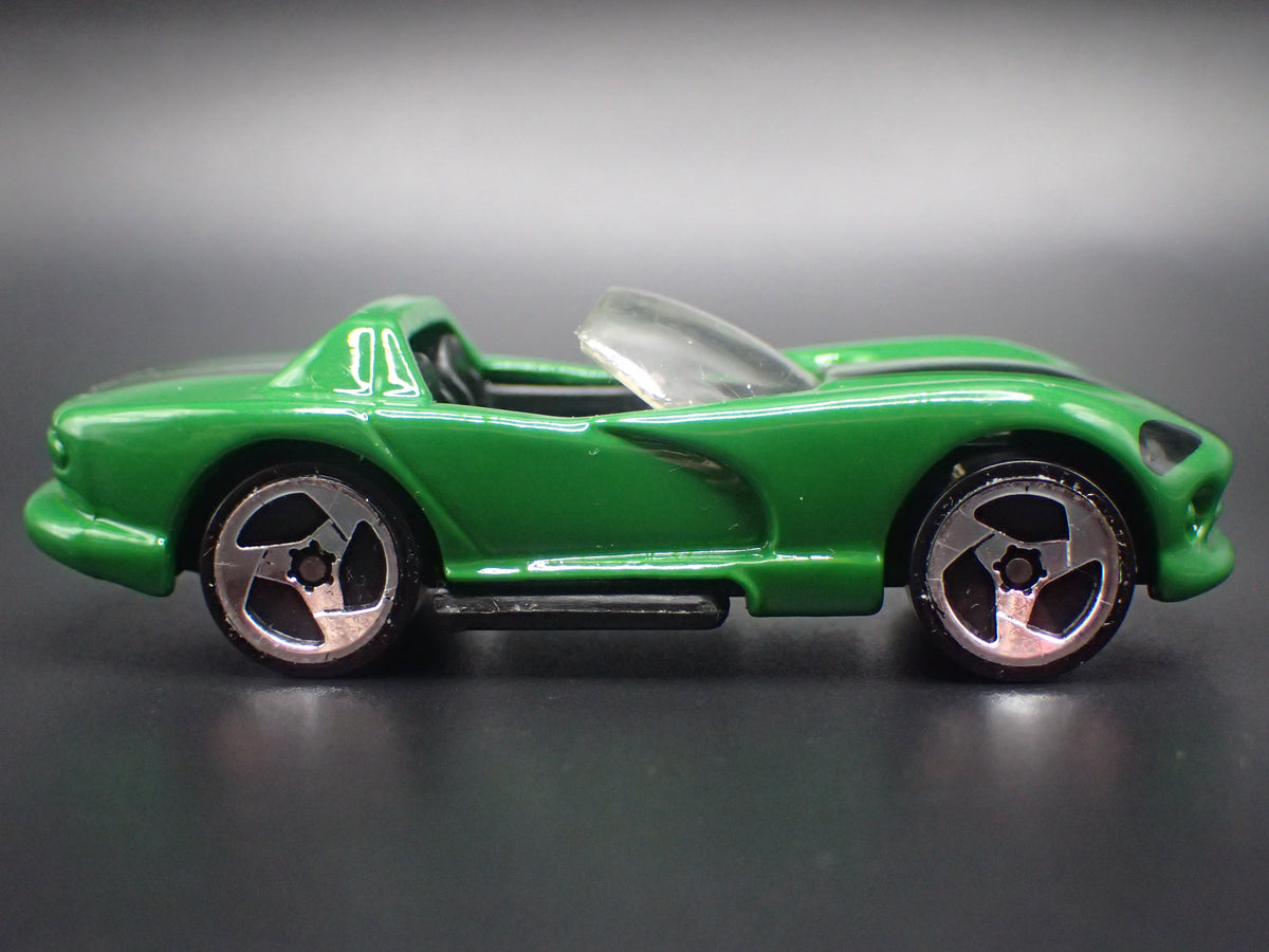 1992-1996 DODGE VIPER RT/10 GREEN 1/64 SCALE COLLECTIBLE DIECAST MODEL CAR