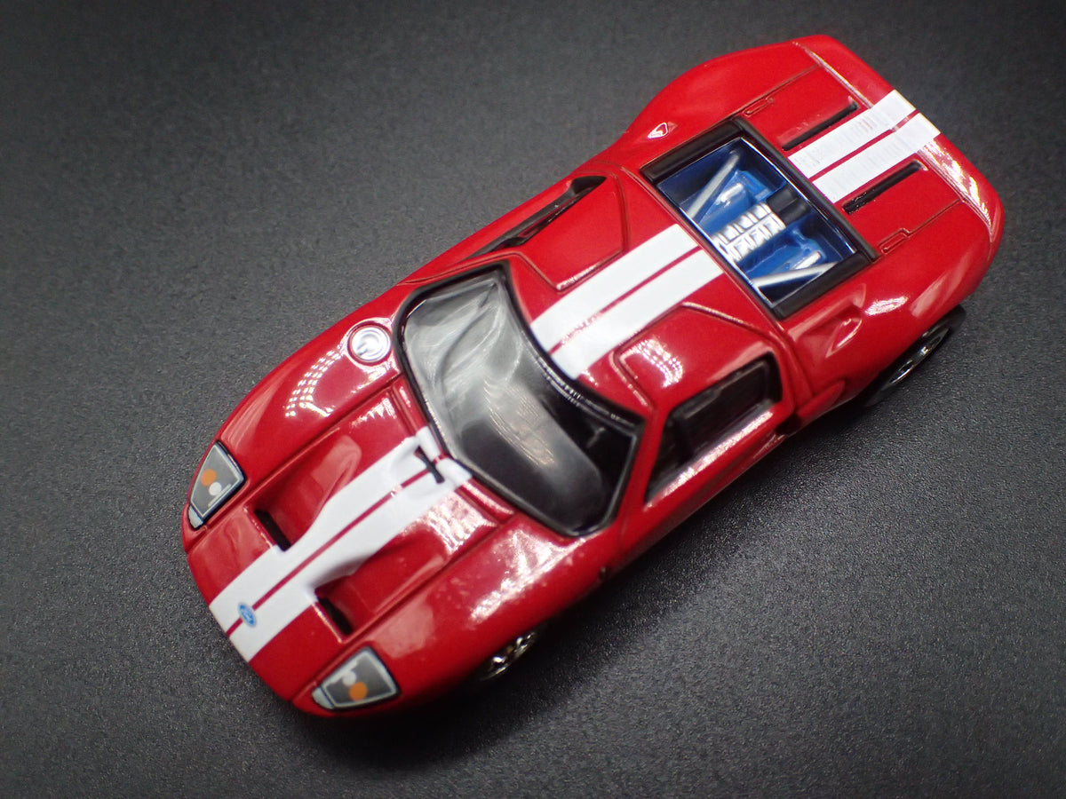 2005 2006 FORD GT RED 1:64 SCALE COLLECTIBLE DIORAMA DIECAST MODEL CAR