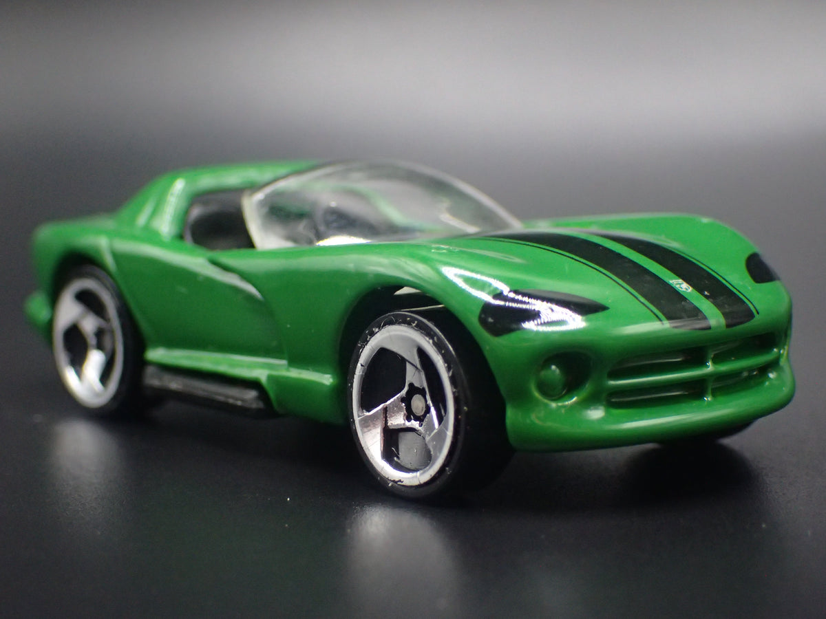 1992-1996 DODGE VIPER RT/10 GREEN 1/64 SCALE COLLECTIBLE DIECAST MODEL CAR
