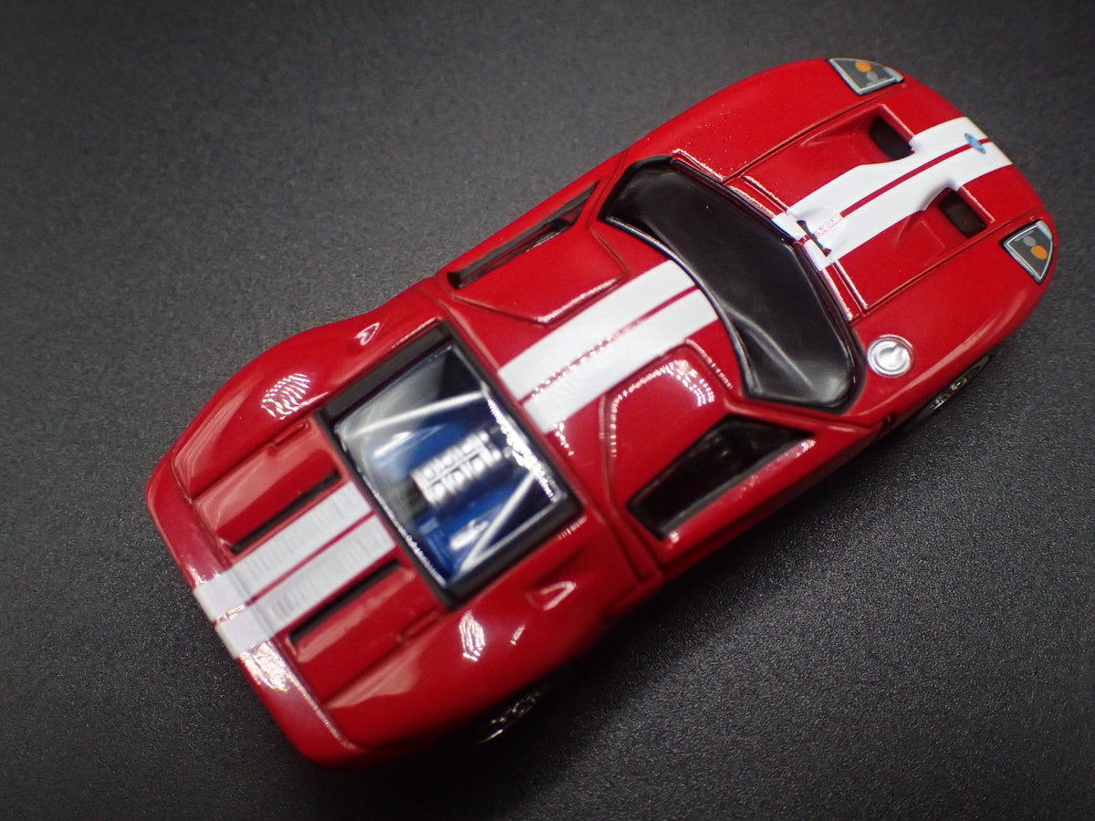 2005 2006 FORD GT RED 1:64 SCALE COLLECTIBLE DIORAMA DIECAST MODEL CAR