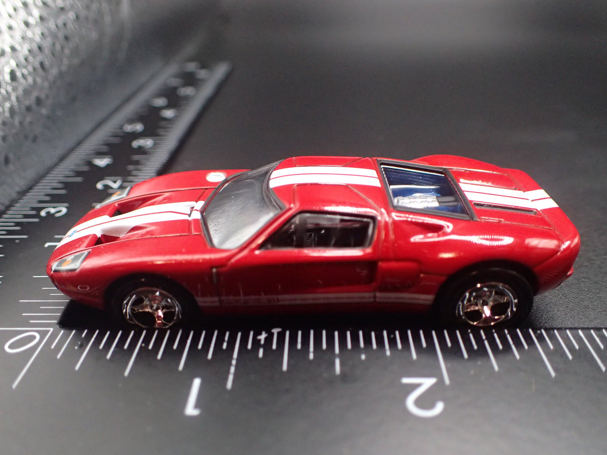 2005 2006 FORD GT RED 1:64 SCALE COLLECTIBLE DIORAMA DIECAST MODEL CAR