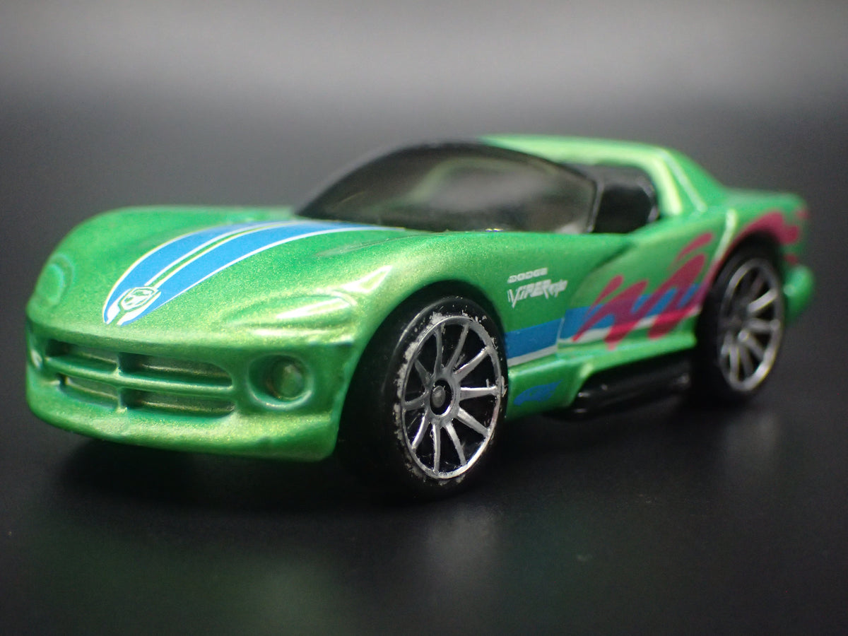 1992-1996 DODGE VIPER RT/10 GREEN 1/64 SCALE COLLECTIBLE DIECAST MODEL CAR
