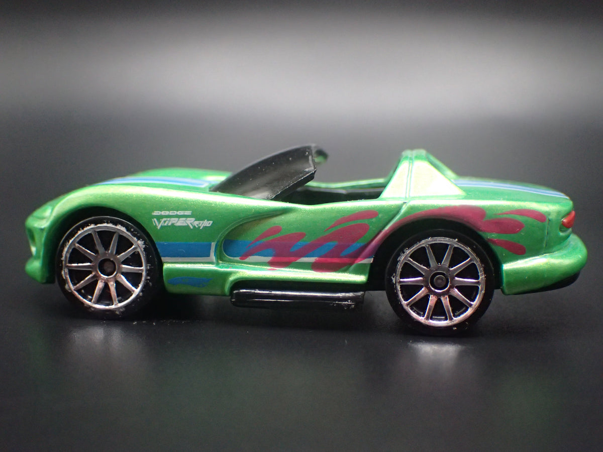 1992-1996 DODGE VIPER RT/10 GREEN 1/64 SCALE COLLECTIBLE DIECAST MODEL CAR