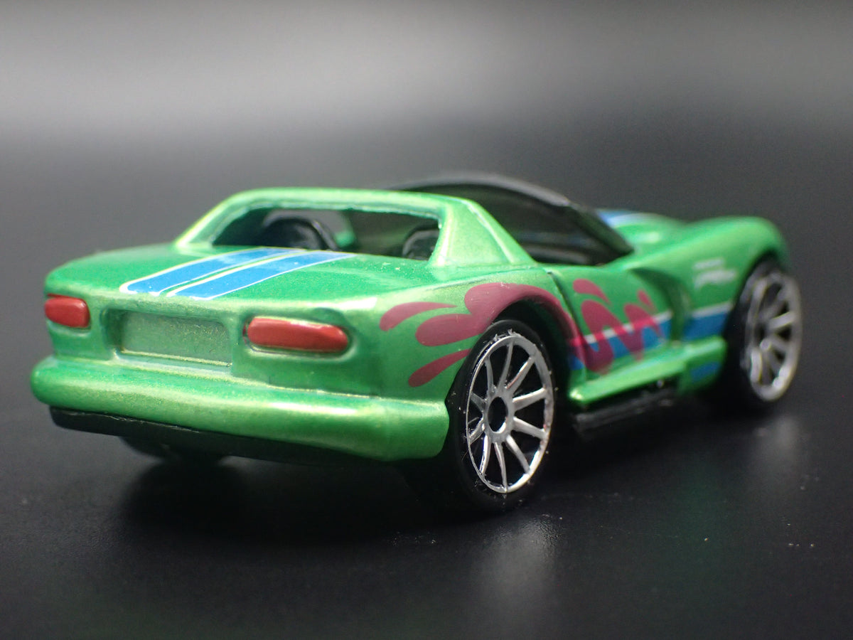 1992-1996 DODGE VIPER RT/10 GREEN 1/64 SCALE COLLECTIBLE DIECAST MODEL CAR