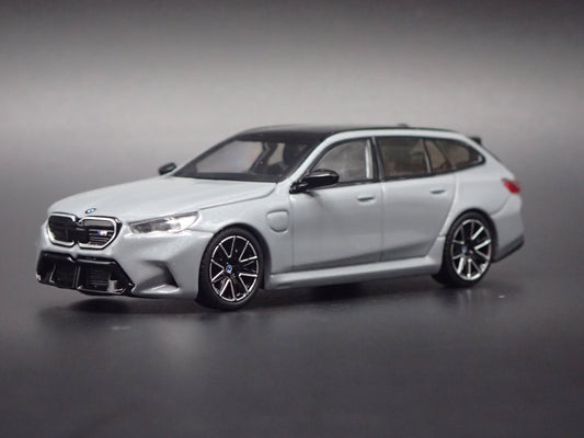 BMW M5 TOURING STATION WAGON GRAY 1/64 SCALE DIORAMA DIECAST MODEL CAR
