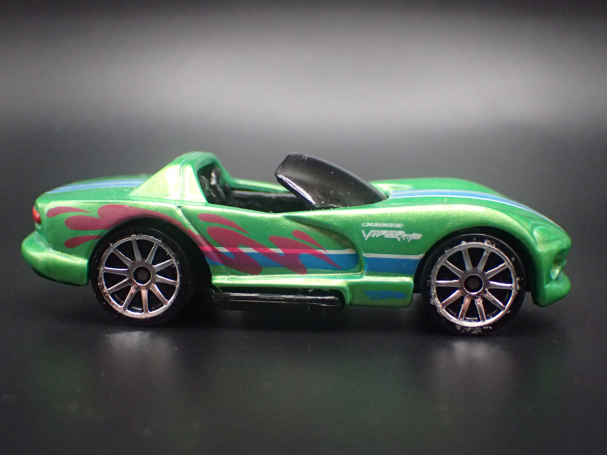 1992-1996 DODGE VIPER RT/10 GREEN 1/64 SCALE COLLECTIBLE DIECAST MODEL CAR