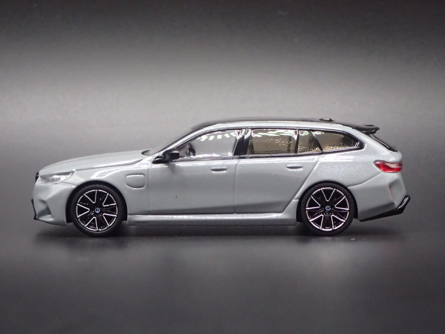 BMW M5 TOURING STATION WAGON GRAY 1/64 SCALE DIORAMA DIECAST MODEL CAR