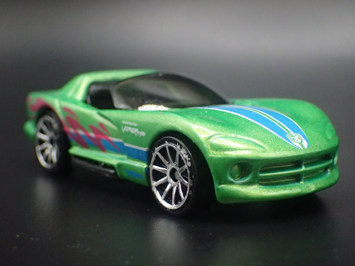 1992-1996 DODGE VIPER RT/10 GREEN 1/64 SCALE COLLECTIBLE DIECAST MODEL CAR