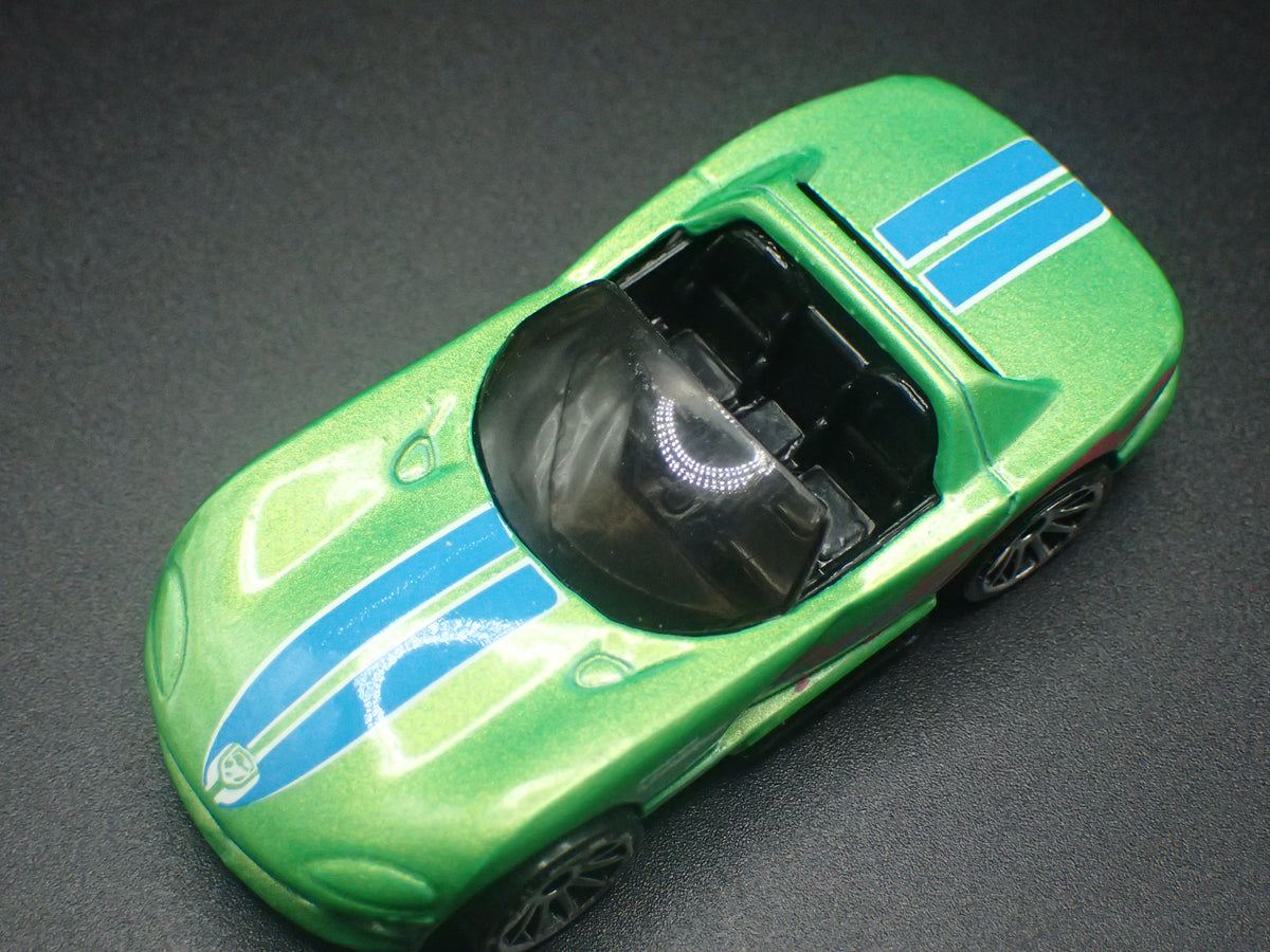 1992-1996 DODGE VIPER RT/10 GREEN 1/64 SCALE COLLECTIBLE DIECAST MODEL CAR