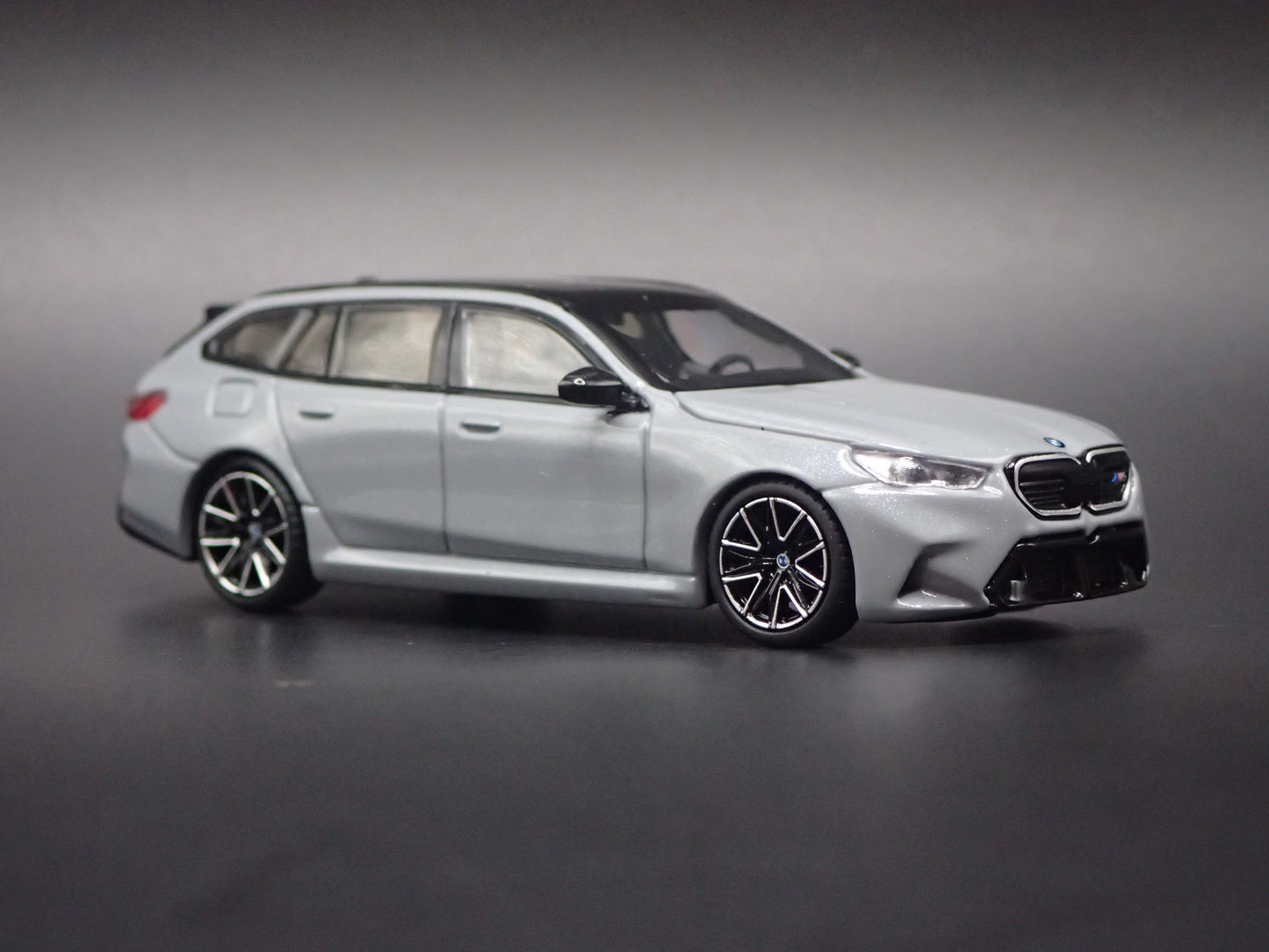 BMW M5 TOURING STATION WAGON GRAY 1/64 SCALE DIORAMA DIECAST MODEL CAR