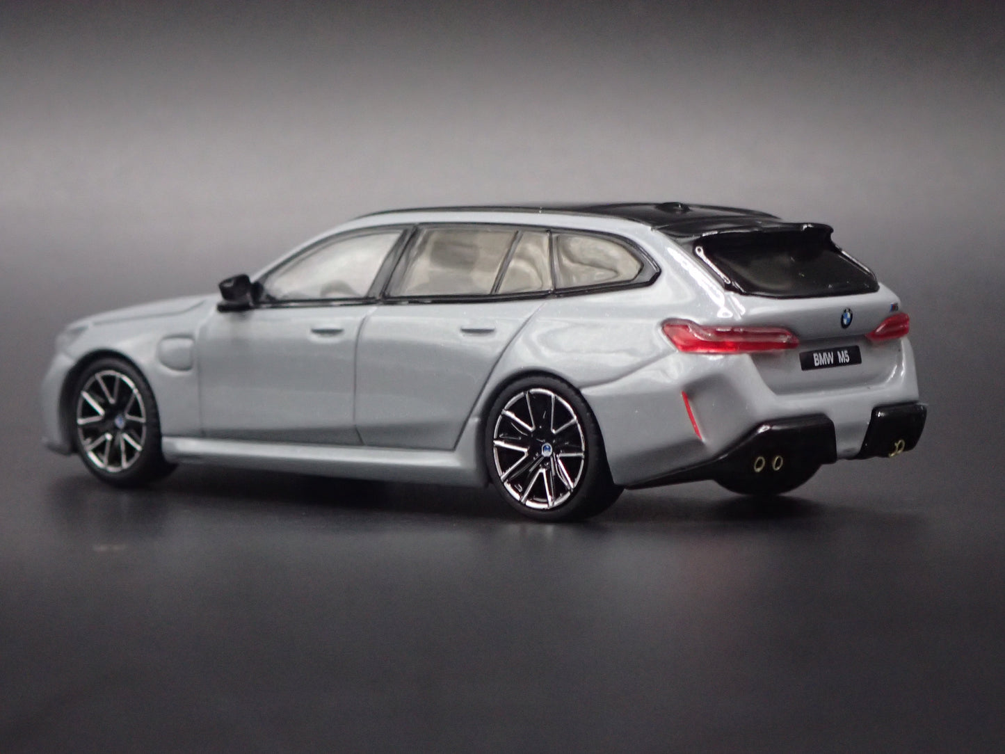 BMW M5 TOURING STATION WAGON GRAY 1/64 SCALE DIORAMA DIECAST MODEL CAR