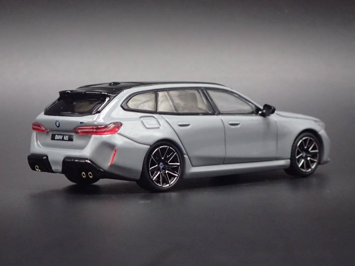 BMW M5 TOURING STATION WAGON GRAY 1/64 SCALE DIORAMA DIECAST MODEL CAR