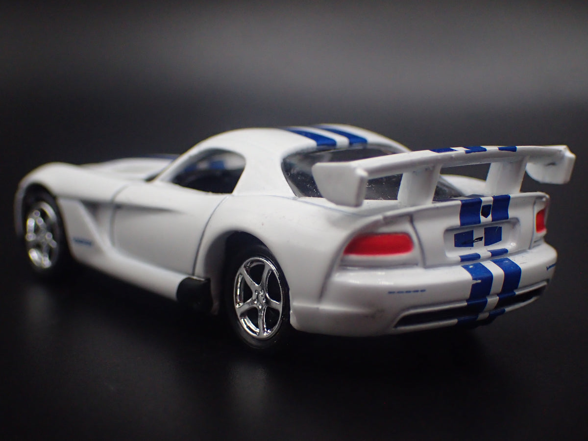 2008-2010 DODGE VIPER SRT10 WHITE 1/64 SCALE COLLECTIBLE DIORAMA DIECAST MODEL CAR