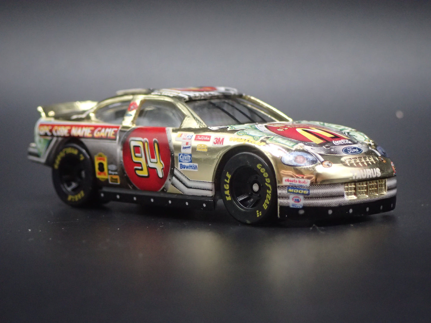 1999 99 FORD TAURUS 94 BILL ELLIOTT GOLD NASCAR 1/64 SCALE DIECAST MODEL CAR