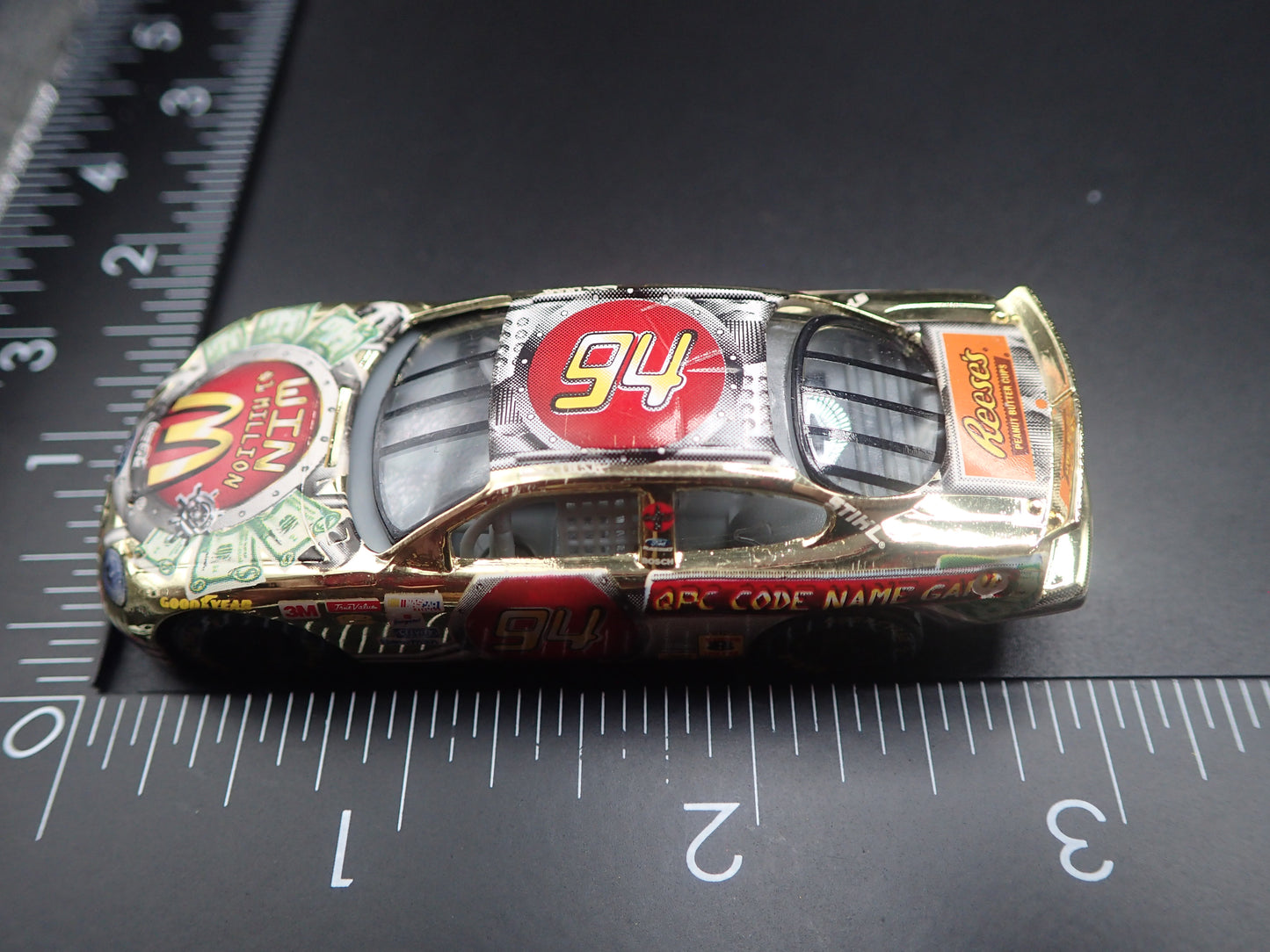 1999 99 FORD TAURUS 94 BILL ELLIOTT GOLD NASCAR 1/64 SCALE DIECAST MODEL CAR