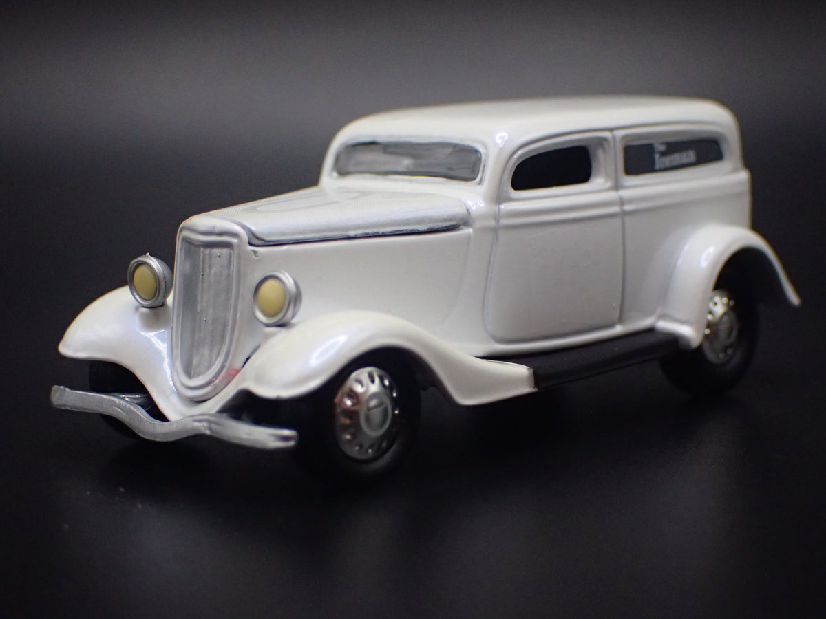 1933 33 FORD PANEL DELIVERY 1:64 SCALE COLLECTIBLE DIORAMA DIECAST MODEL CAR