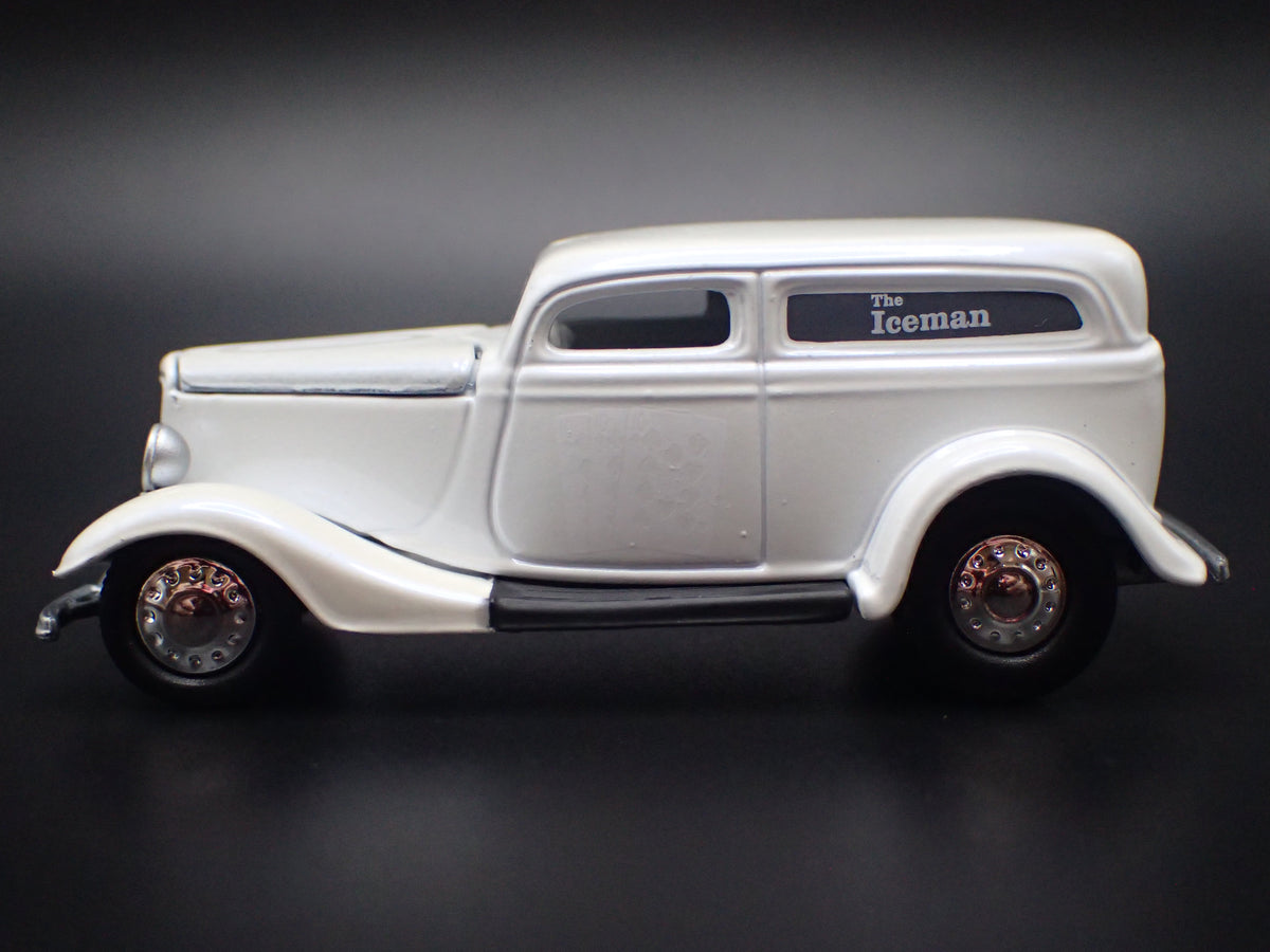 1933 33 FORD PANEL DELIVERY 1:64 SCALE COLLECTIBLE DIORAMA DIECAST MODEL CAR