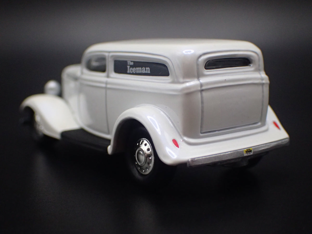 1933 33 FORD PANEL DELIVERY 1:64 SCALE COLLECTIBLE DIORAMA DIECAST MODEL CAR