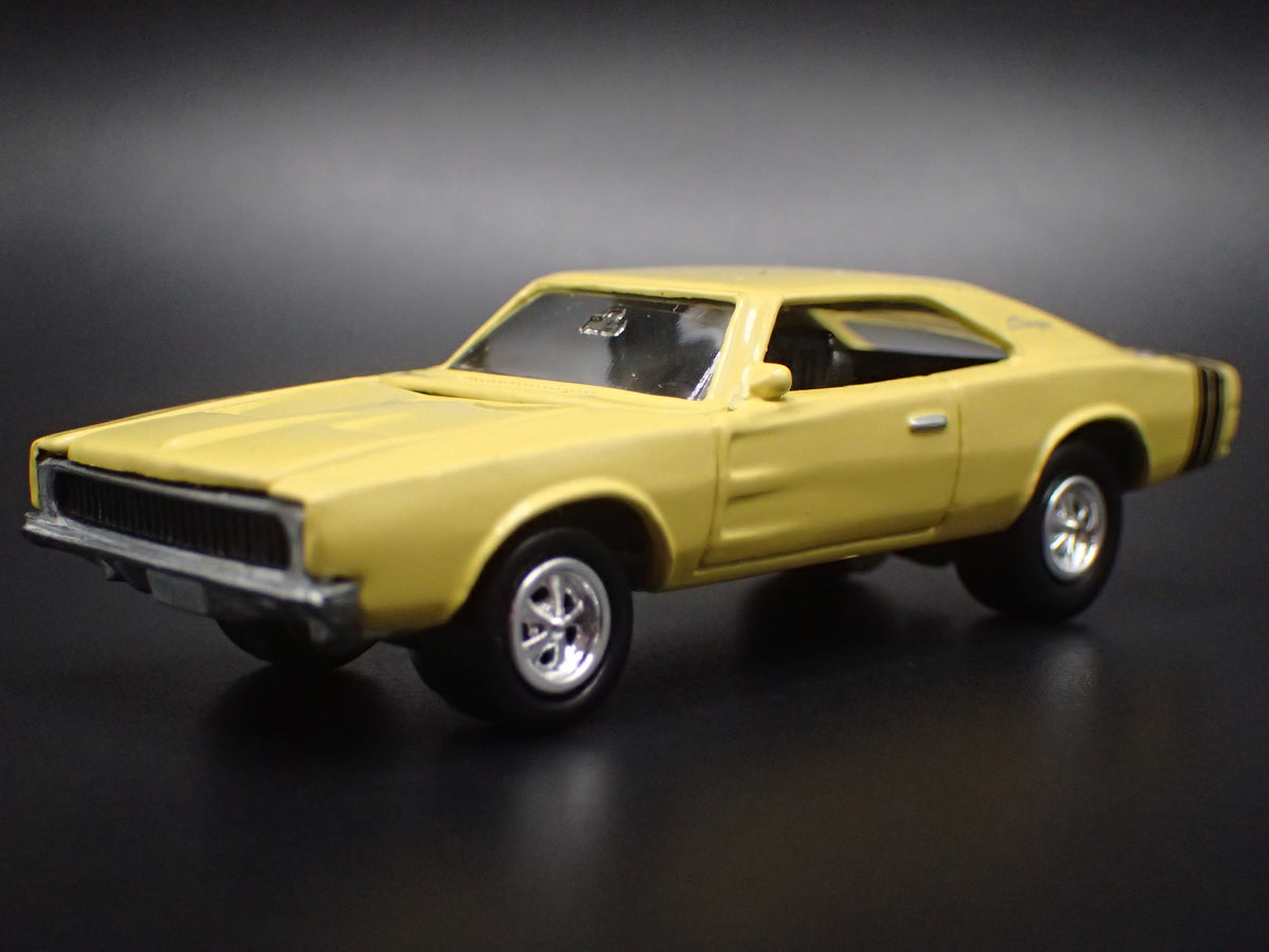 1968 68 DODGE CHARGER YELLOW 1:64 SCALE COLLECTIBLE DIECAST MODEL CAR
