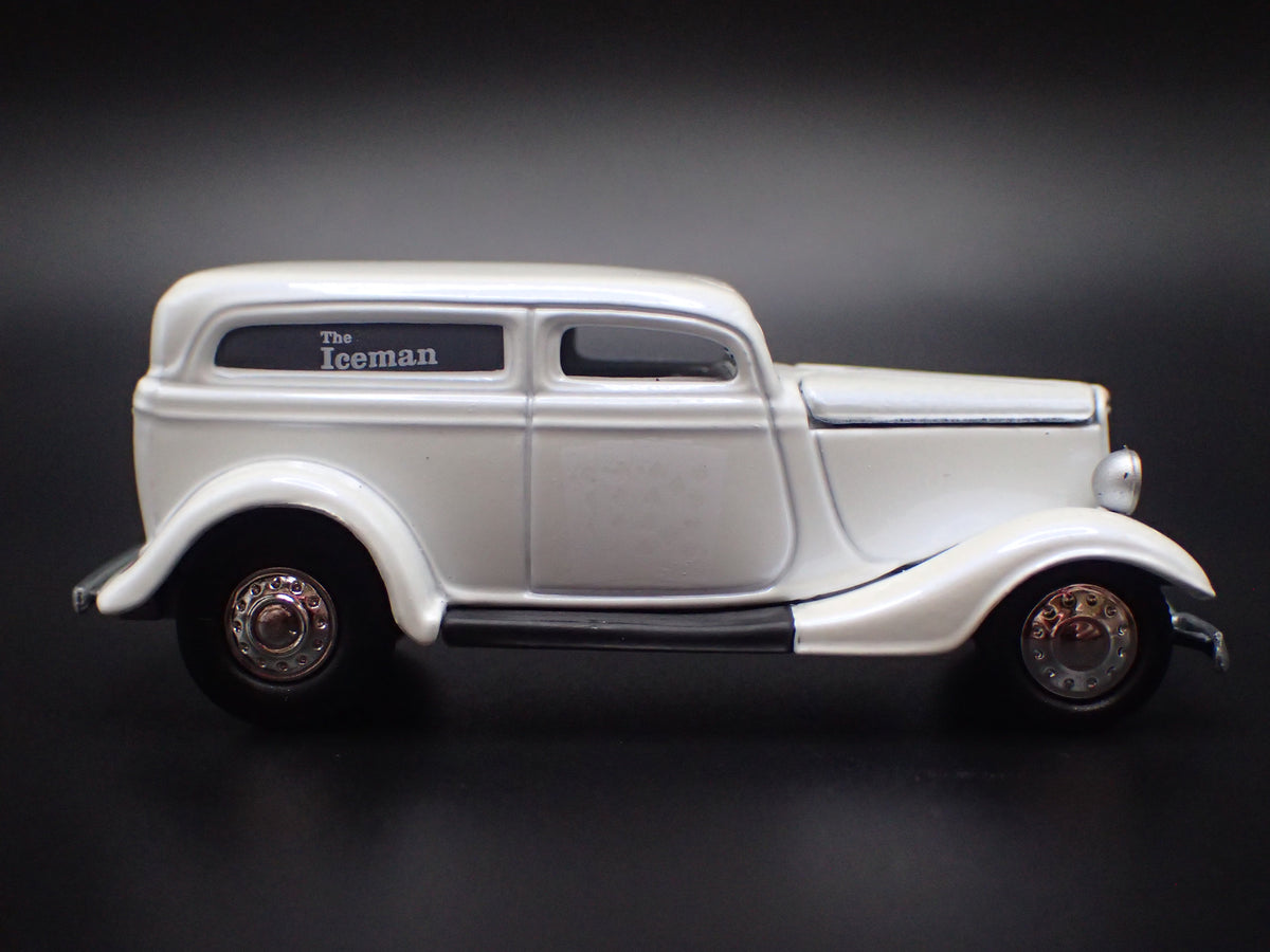 1933 33 FORD PANEL DELIVERY 1:64 SCALE COLLECTIBLE DIORAMA DIECAST MODEL CAR