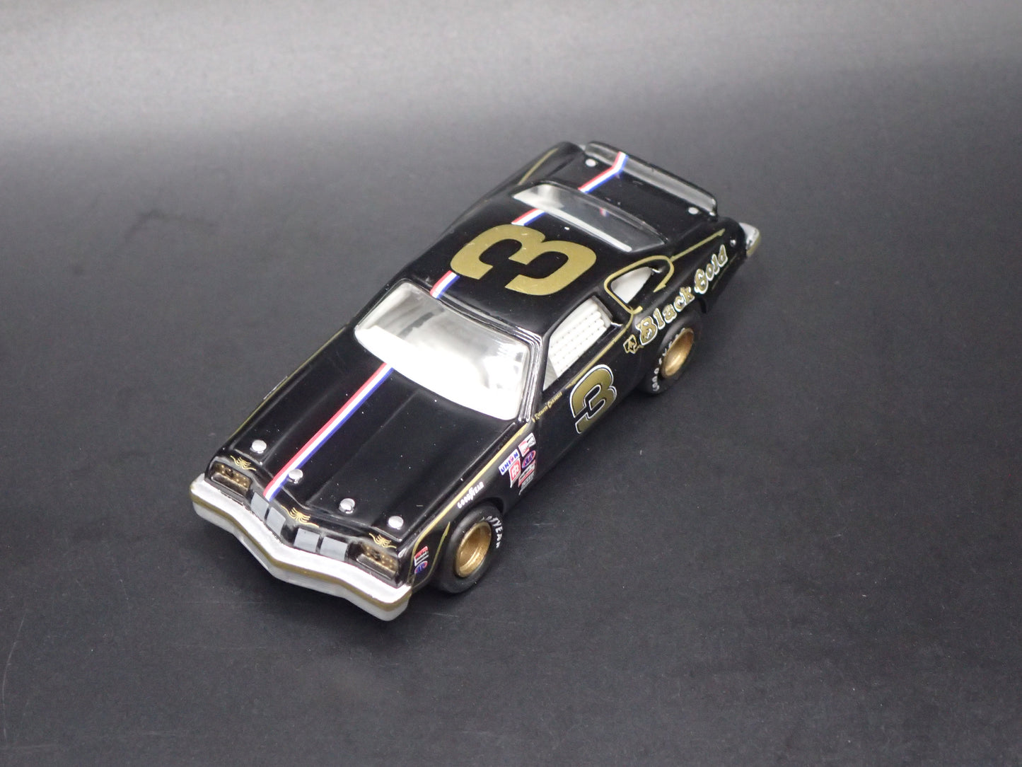 1980 80 OLDS OLDSMOBILE NASCAR RICHARD CHILDRESS 1:64 SCALE DIECAST MODEL CAR