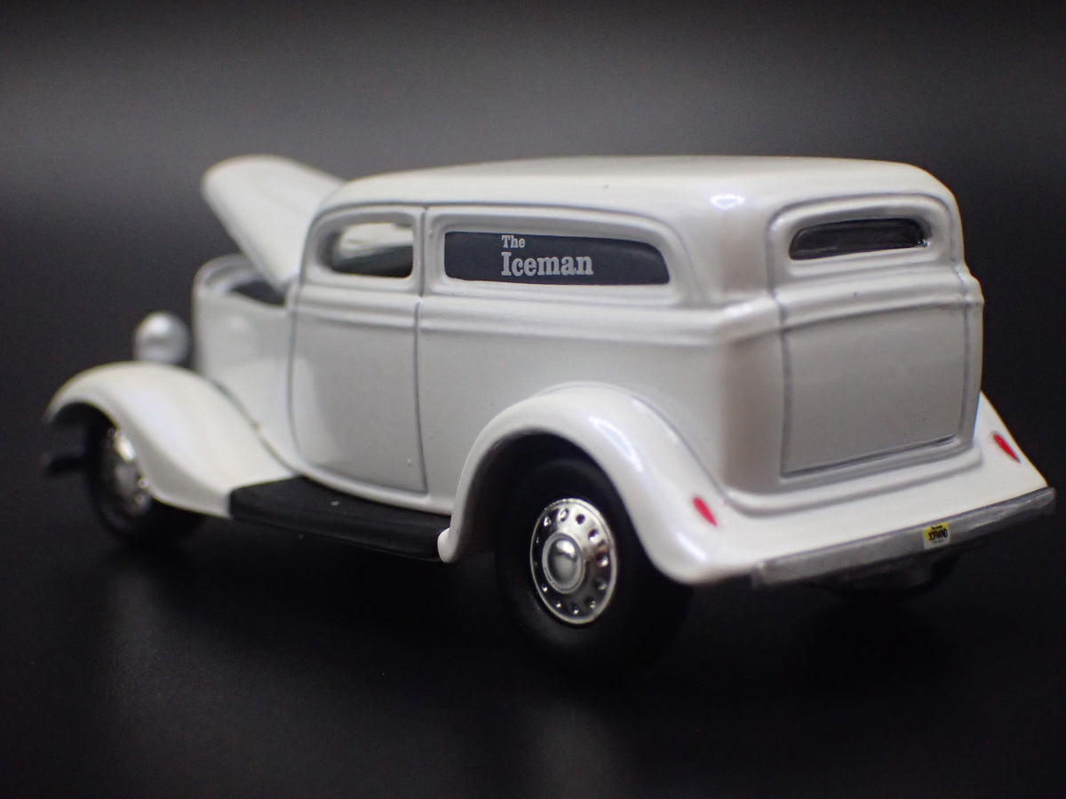 1933 33 FORD PANEL DELIVERY 1:64 SCALE COLLECTIBLE DIORAMA DIECAST MODEL CAR