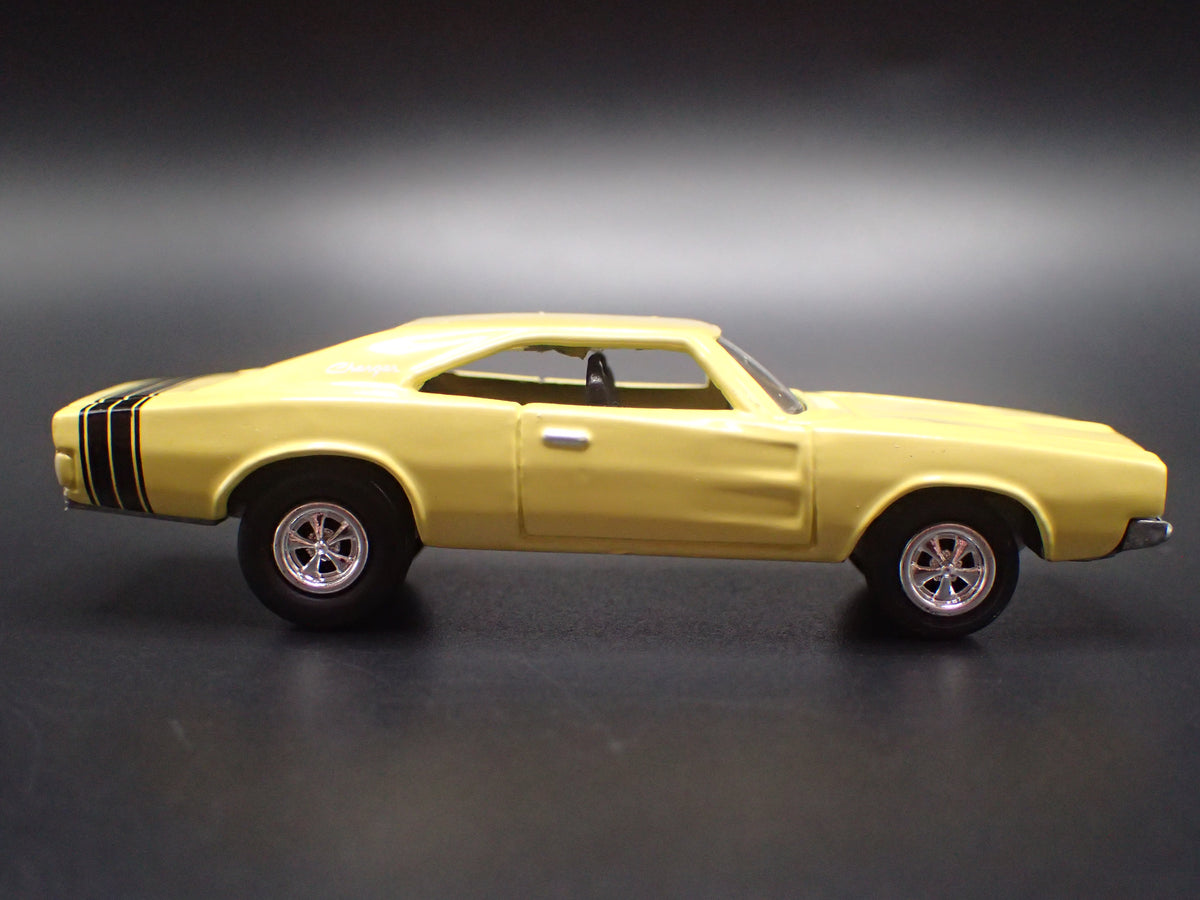 1968 68 DODGE CHARGER YELLOW 1:64 SCALE COLLECTIBLE DIECAST MODEL CAR
