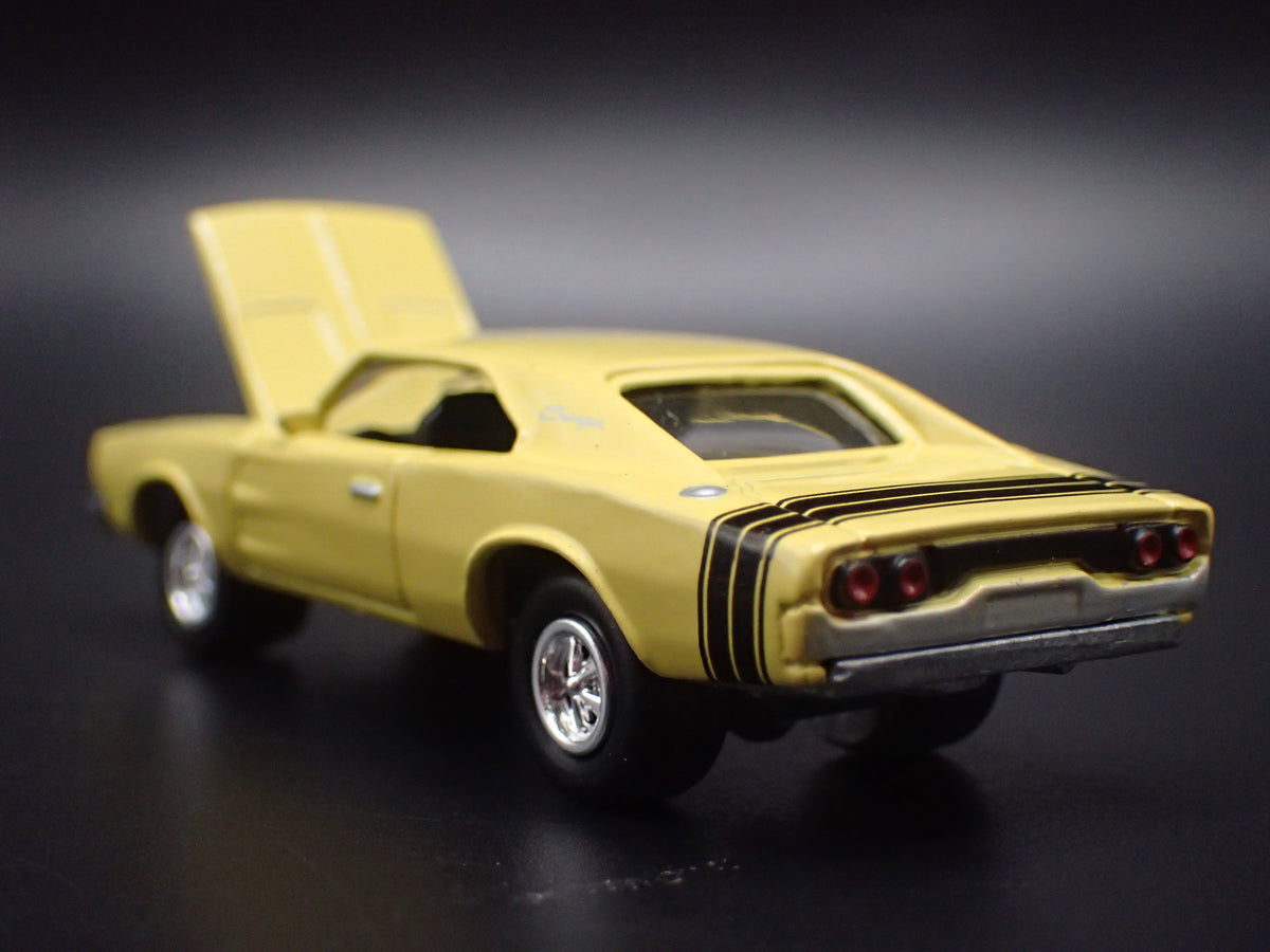 1968 68 DODGE CHARGER YELLOW 1:64 SCALE COLLECTIBLE DIECAST MODEL CAR