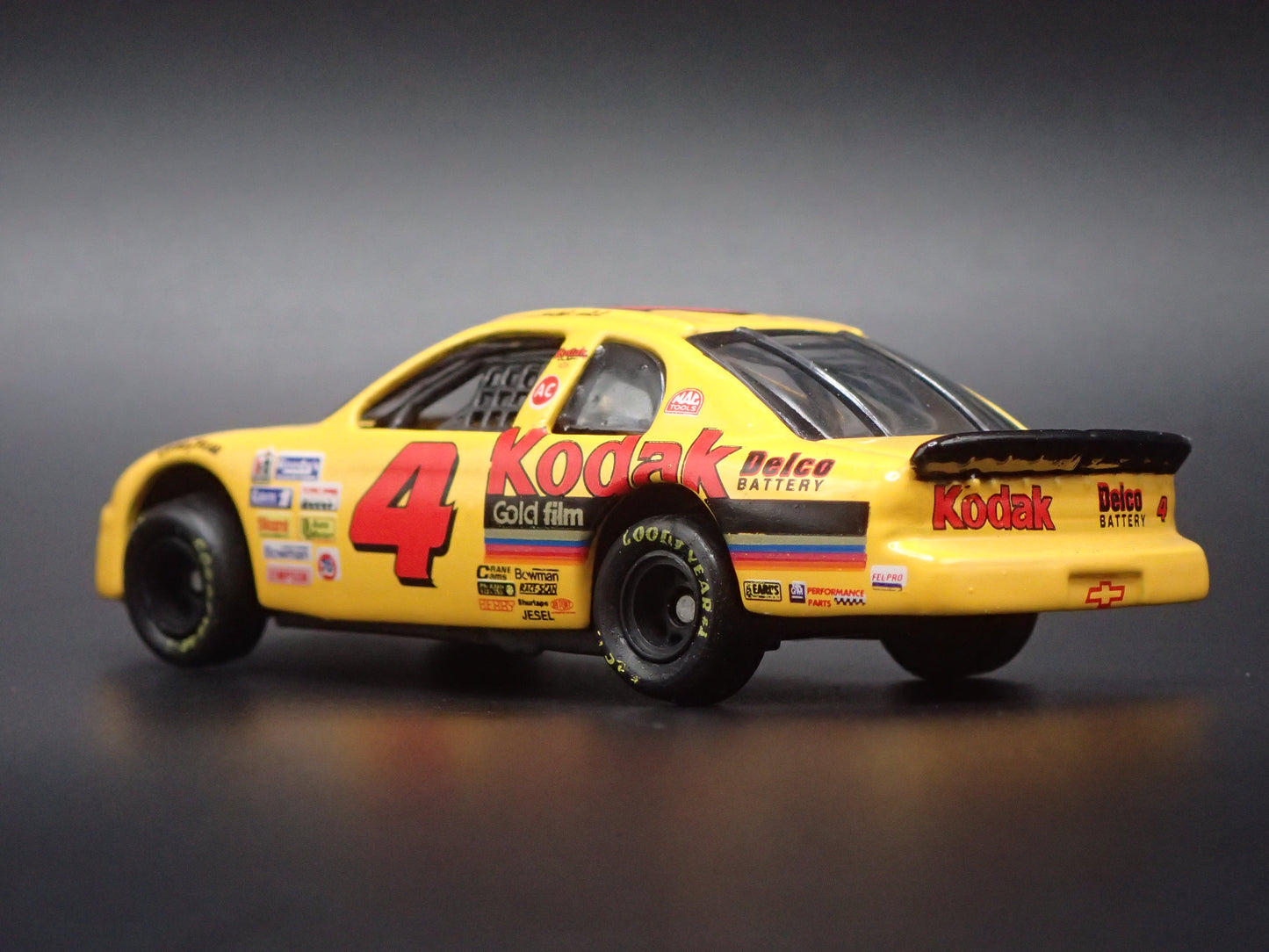 1995 CHEVROLET MONTE CARLO 4 STERLING MARLIN NASCAR 1:64 SCALE DIECAST MODEL CAR