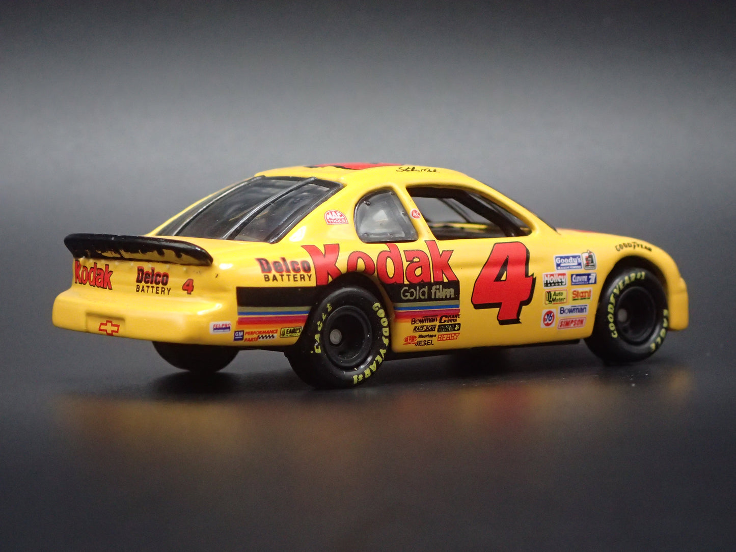 1995 CHEVROLET MONTE CARLO 4 STERLING MARLIN NASCAR 1:64 SCALE DIECAST MODEL CAR