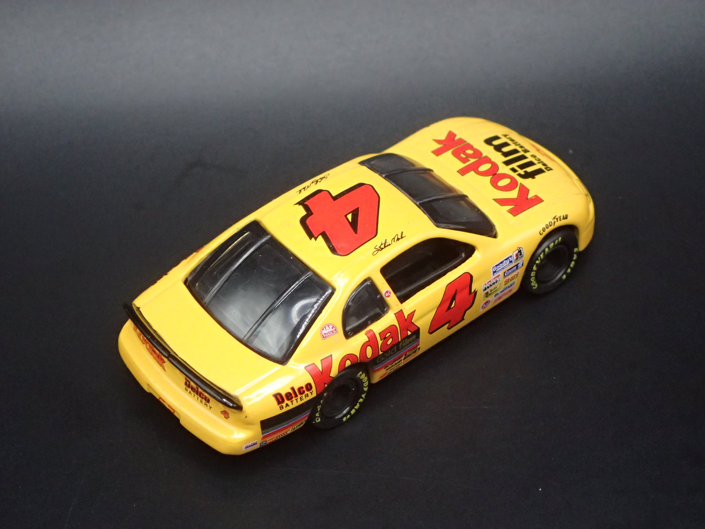 1995 CHEVROLET MONTE CARLO 4 STERLING MARLIN NASCAR 1:64 SCALE DIECAST MODEL CAR