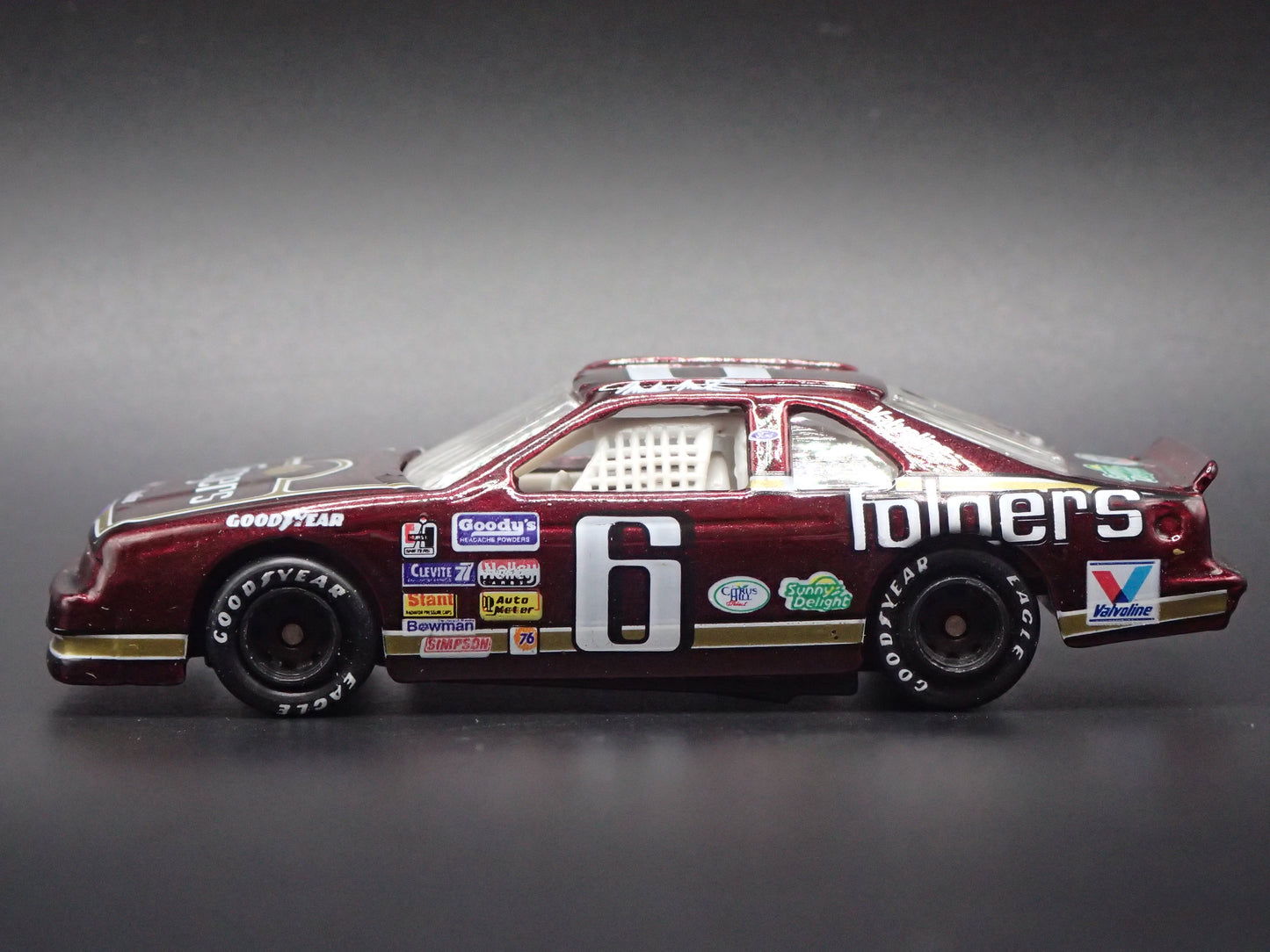 1995 95 FORD THUNDERBIRD 6 MARK MARTIN NASCAR 1:64 SCALE DIECAST MODEL CAR