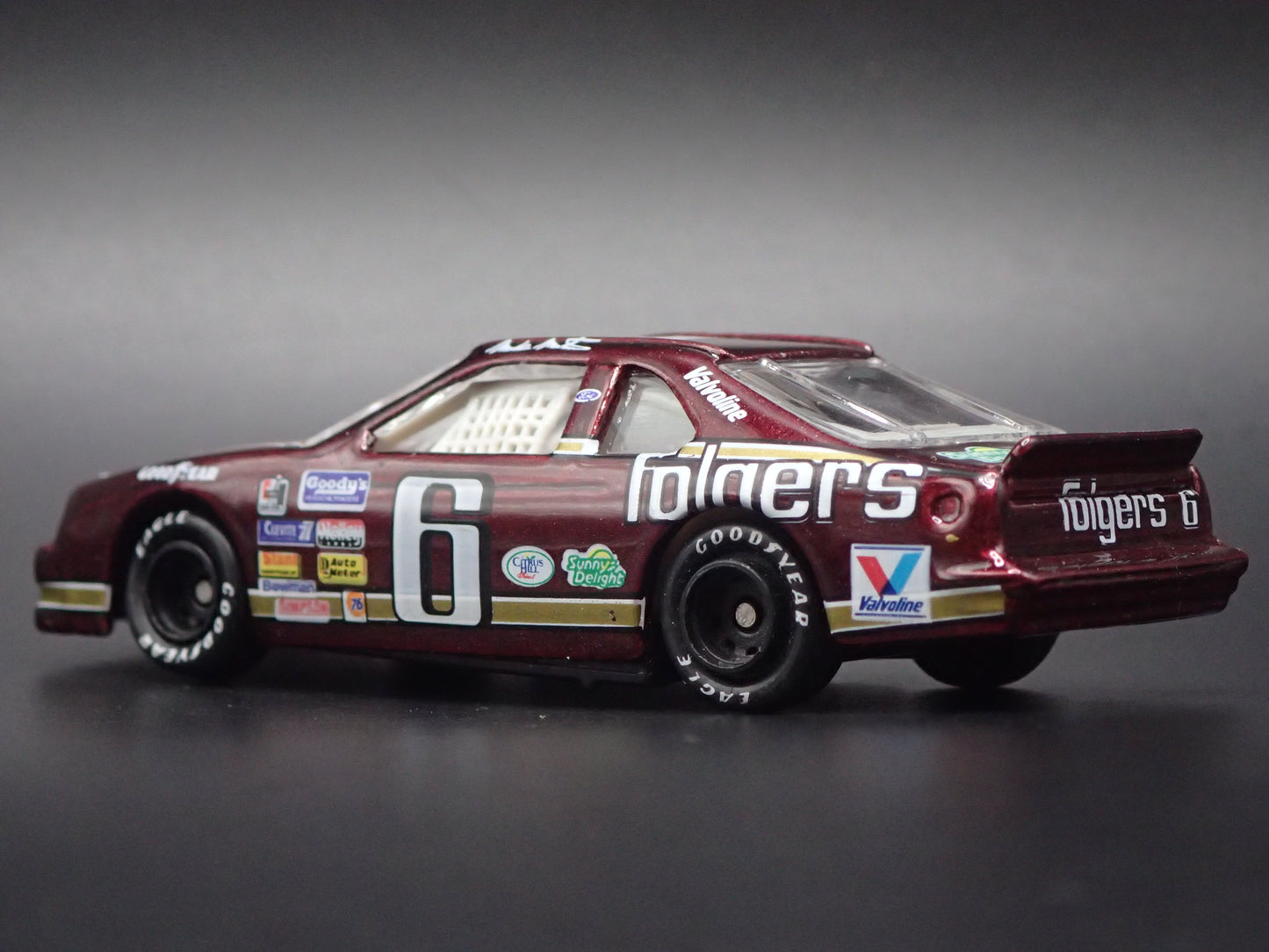 1995 95 FORD THUNDERBIRD 6 MARK MARTIN NASCAR 1:64 SCALE DIECAST MODEL CAR