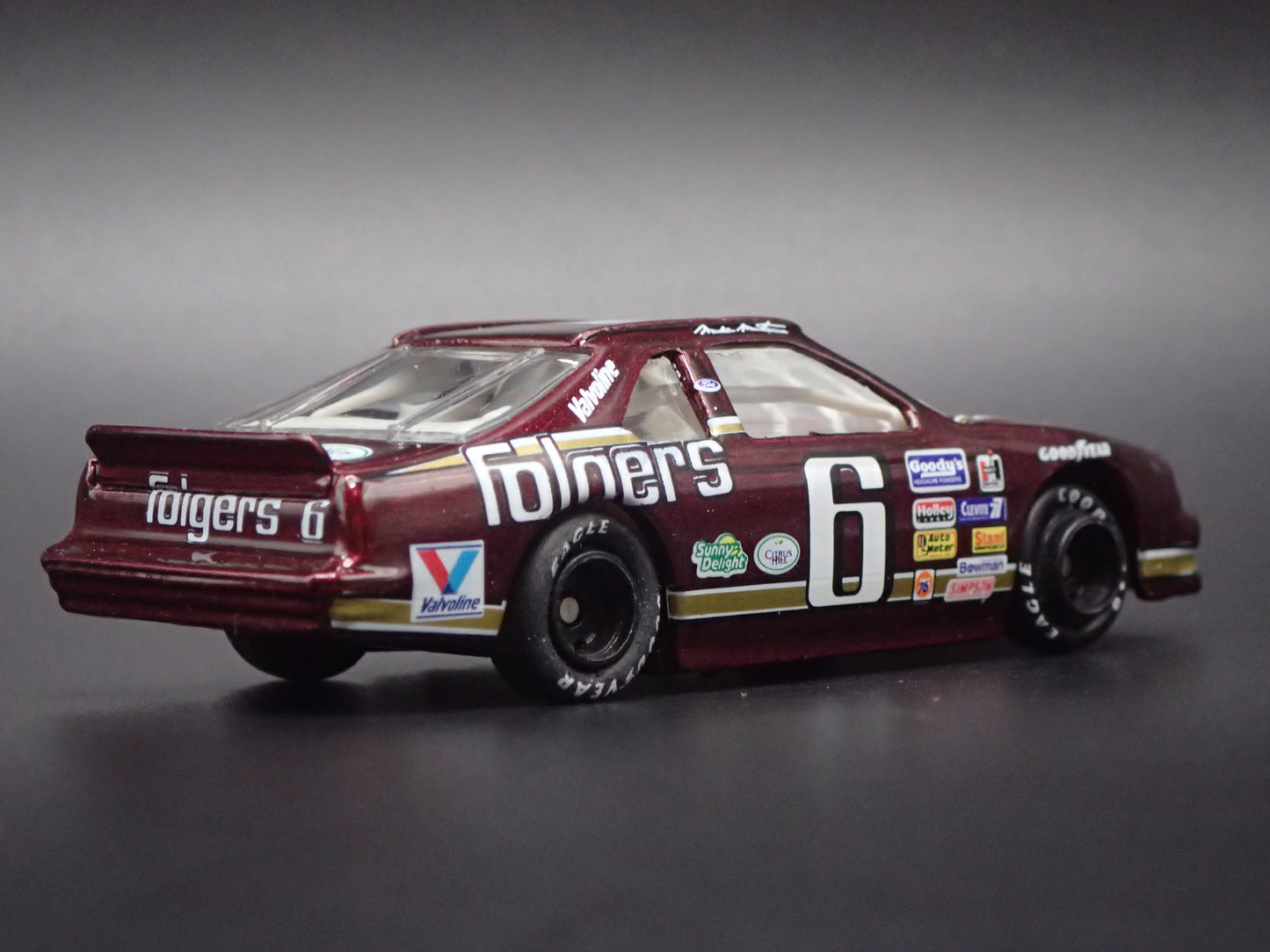 1995 95 FORD THUNDERBIRD 6 MARK MARTIN NASCAR 1:64 SCALE DIECAST MODEL CAR