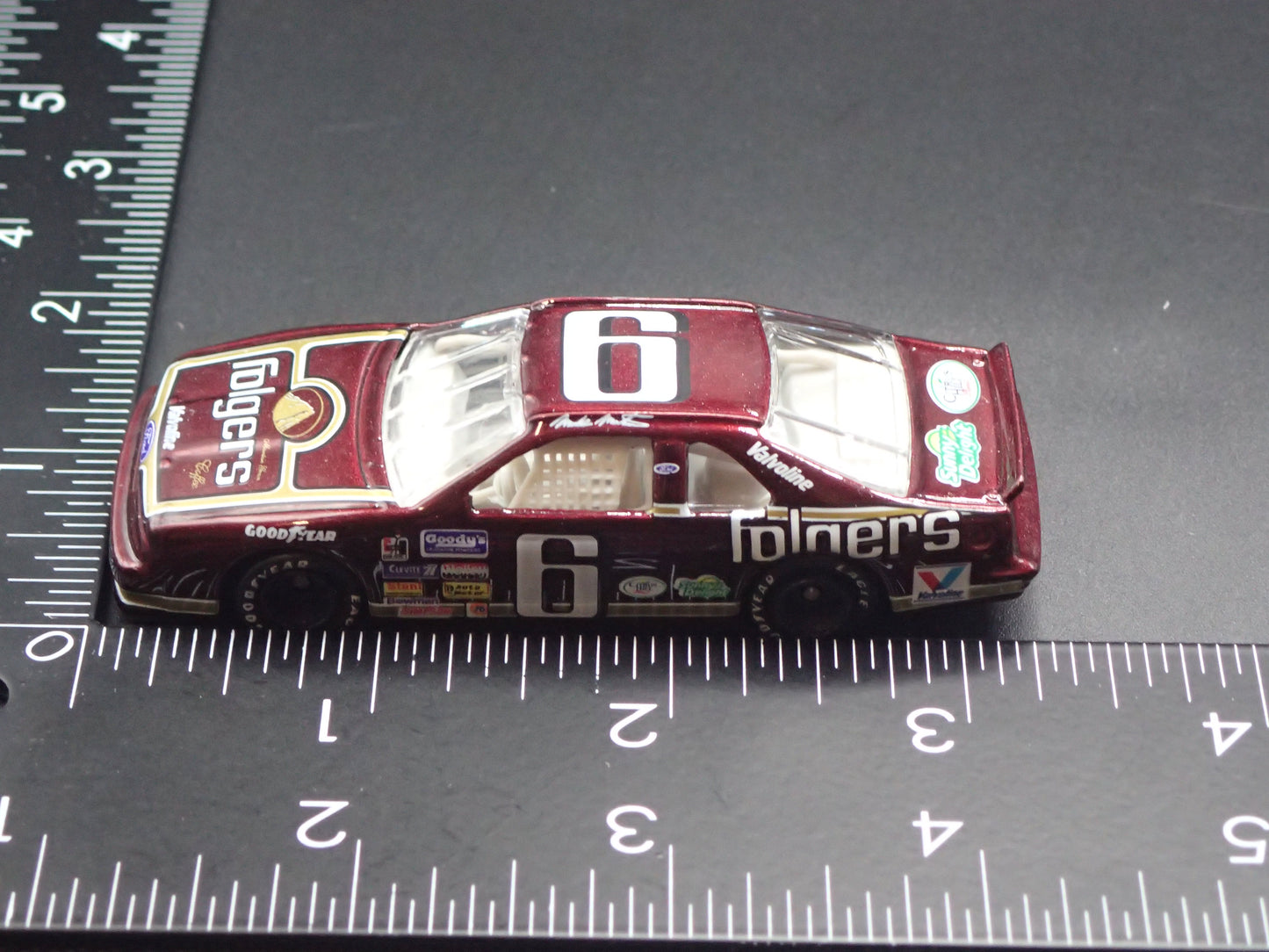 1995 95 FORD THUNDERBIRD 6 MARK MARTIN NASCAR 1:64 SCALE DIECAST MODEL CAR