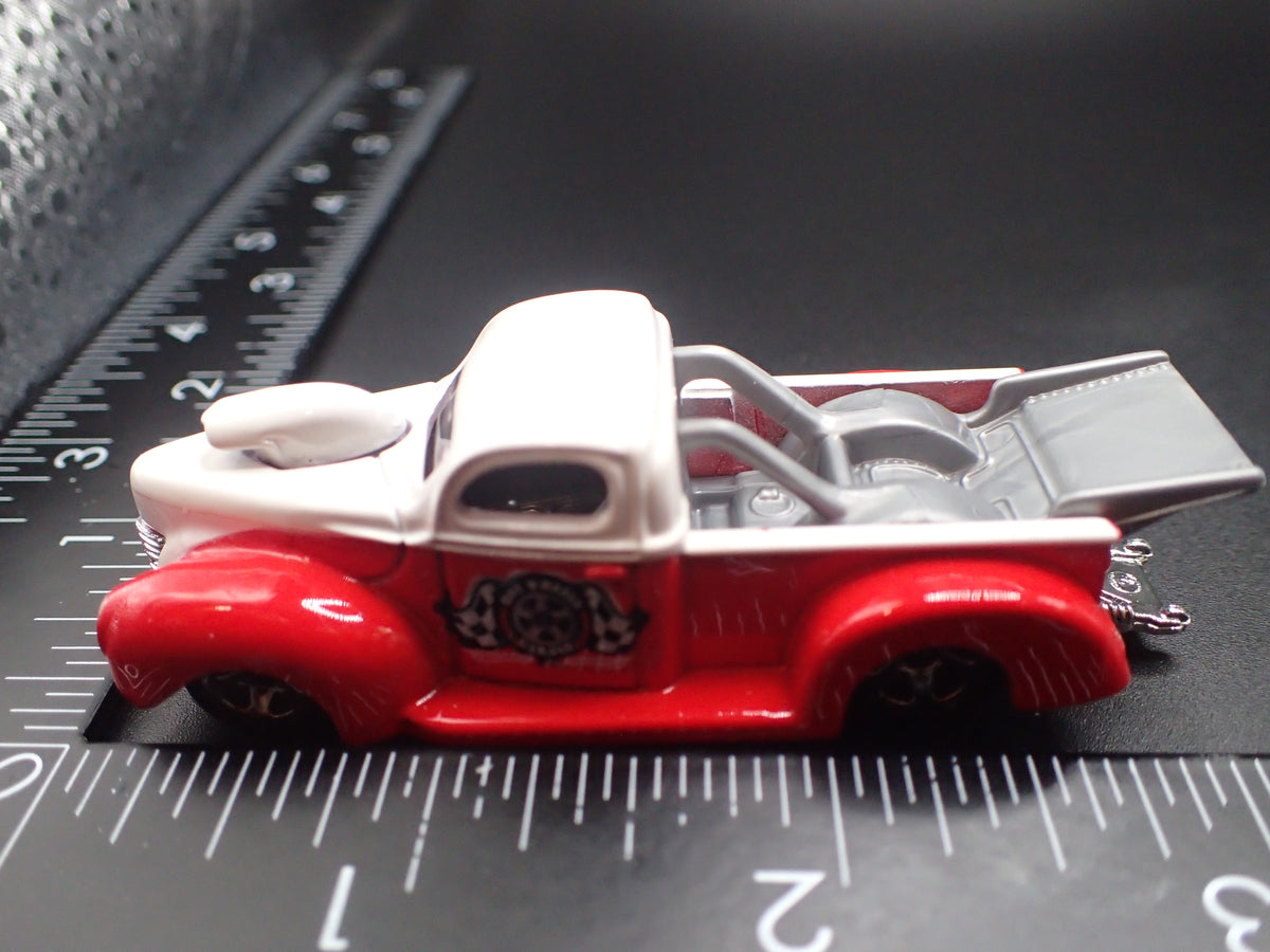 1940 40 FORD PICKUP TRUCK RED 1:64 SCALE COLLECTIBLE DIORAMA DIECAST MODEL CAR