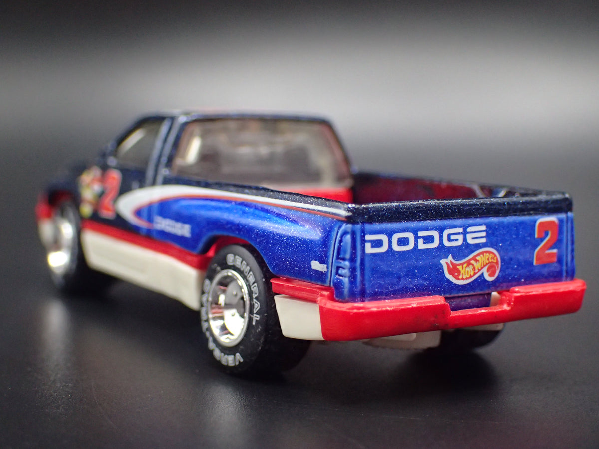 1994-2001 DODGE RAM 1500 PICKUP TRUCK 1/64 SCALE COLLECTIBLE DIECAST MODEL CAR