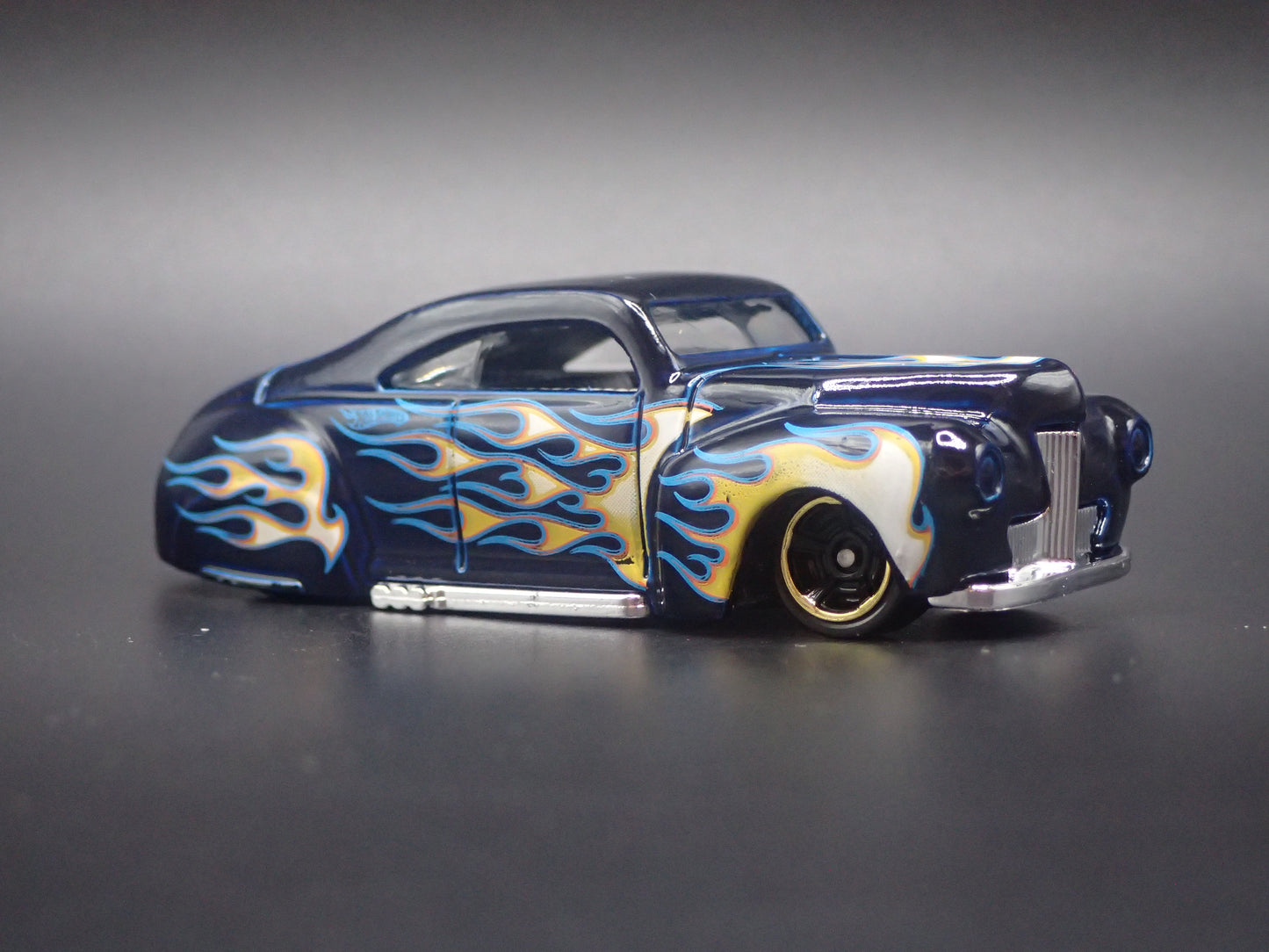 1941 41 FORD TAIL DRAGGER CUSTOM HOT ROD 1:64 SCALE DIORAMA DIECAST MODEL CAR