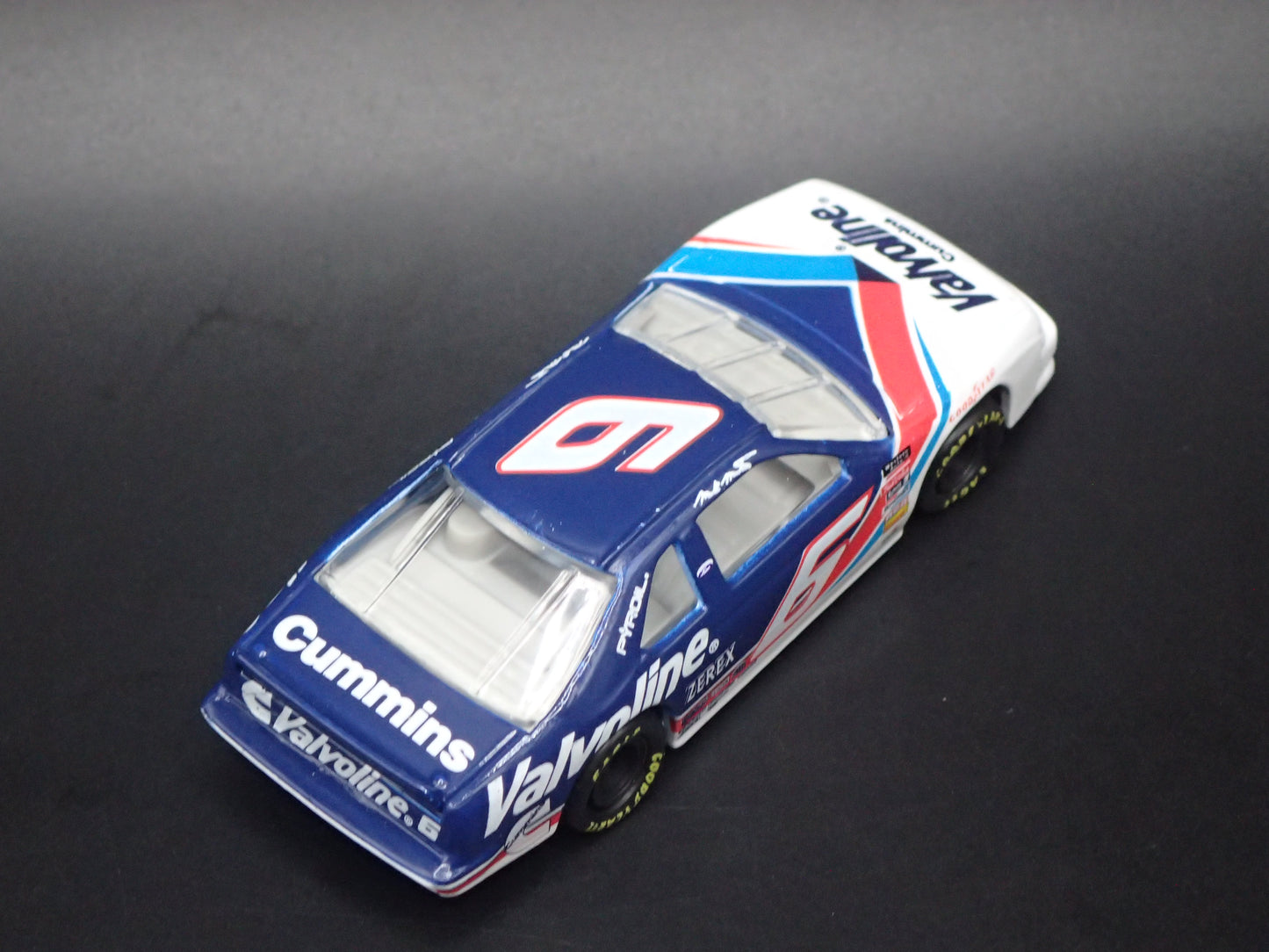 1995 95 FORD THUNDERBIRD 6 MARK MARTIN NASCAR 1:64 SCALE DIECAST MODEL CAR