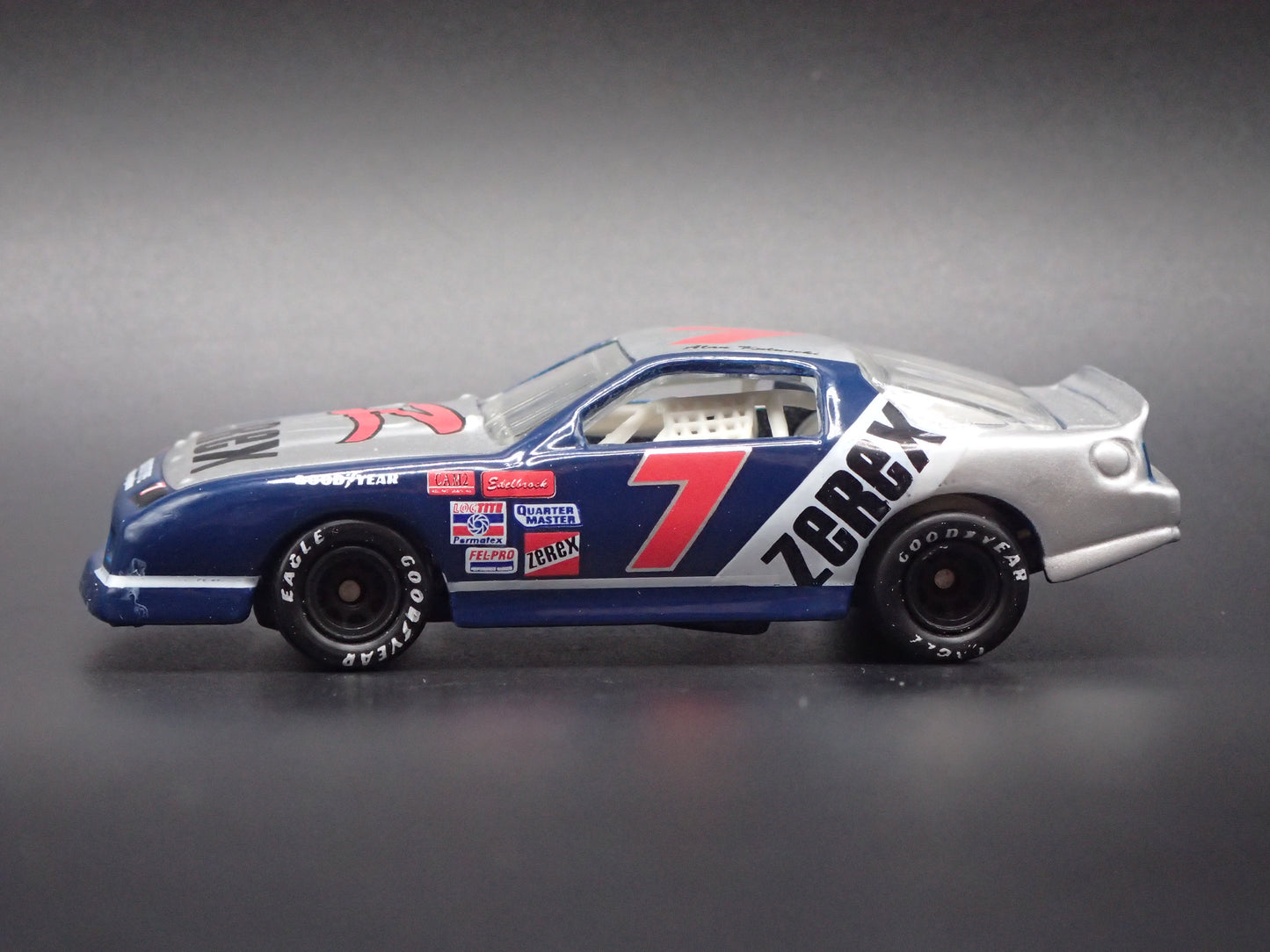 1990 90 CHEVROLET LUMINA ALAN KULWICKI NASCAR 1:64 SCALE DIECAST MODEL CAR