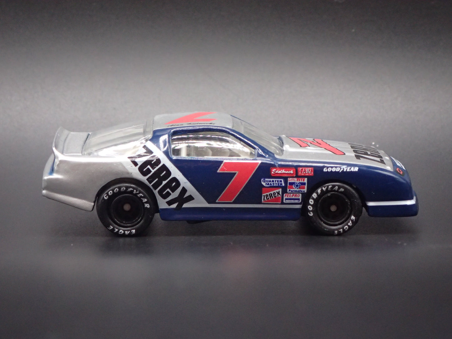 1990 90 CHEVROLET LUMINA ALAN KULWICKI NASCAR 1:64 SCALE DIECAST MODEL CAR