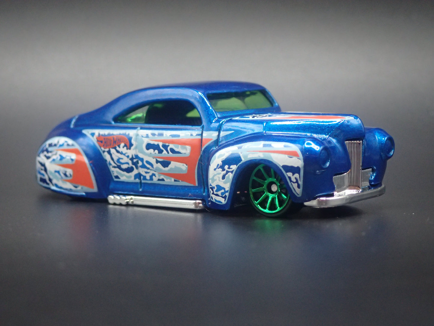 1941 41 FORD TAIL DRAGGER CUSTOM HOT ROD 1:64 SCALE DIORAMA DIECAST MODEL CAR