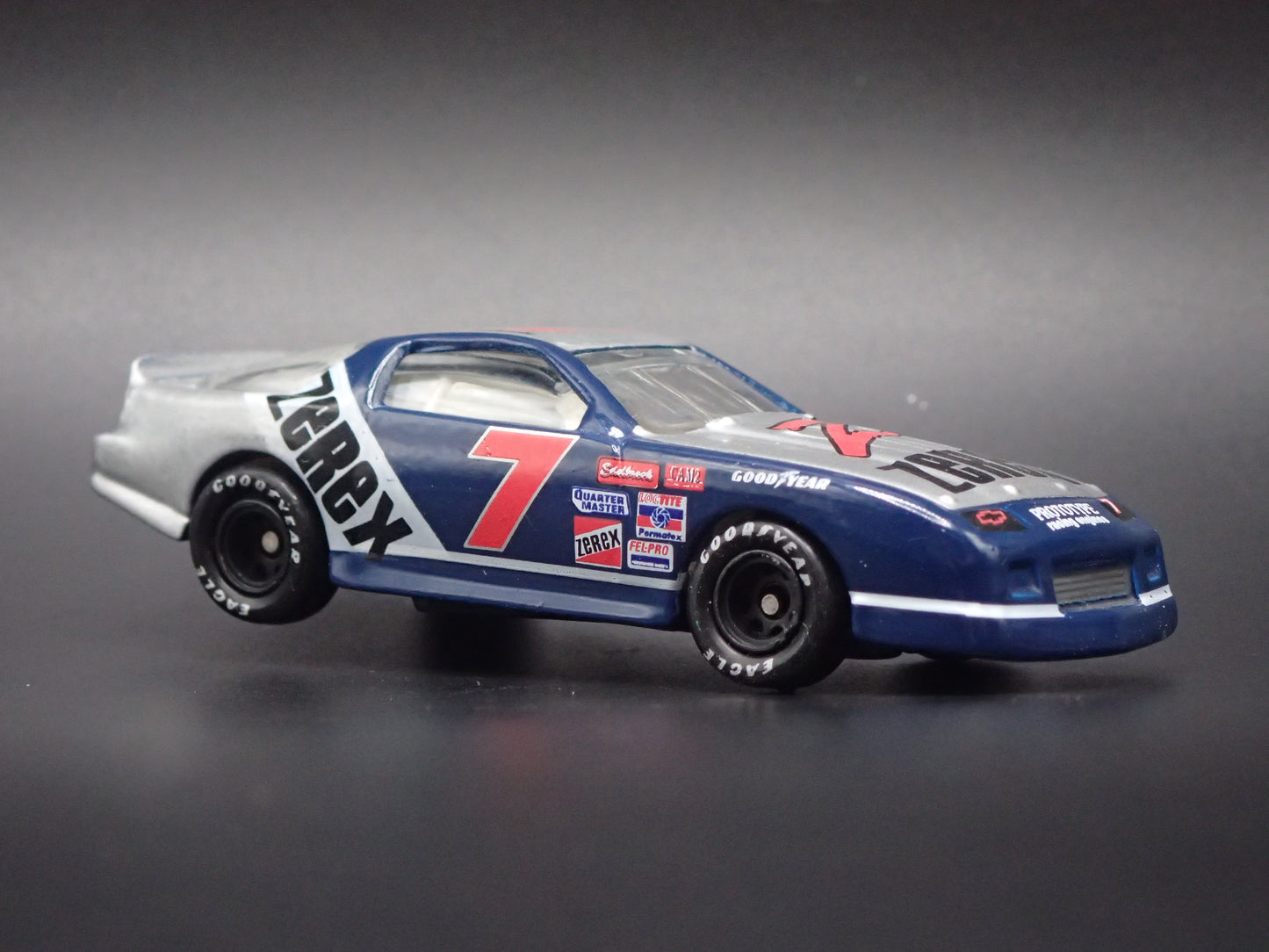 1990 90 CHEVROLET LUMINA ALAN KULWICKI NASCAR 1:64 SCALE DIECAST MODEL CAR