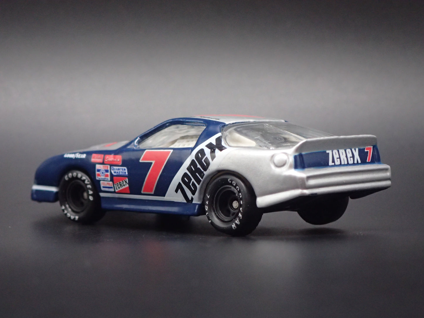 1990 90 CHEVROLET LUMINA ALAN KULWICKI NASCAR 1:64 SCALE DIECAST MODEL CAR