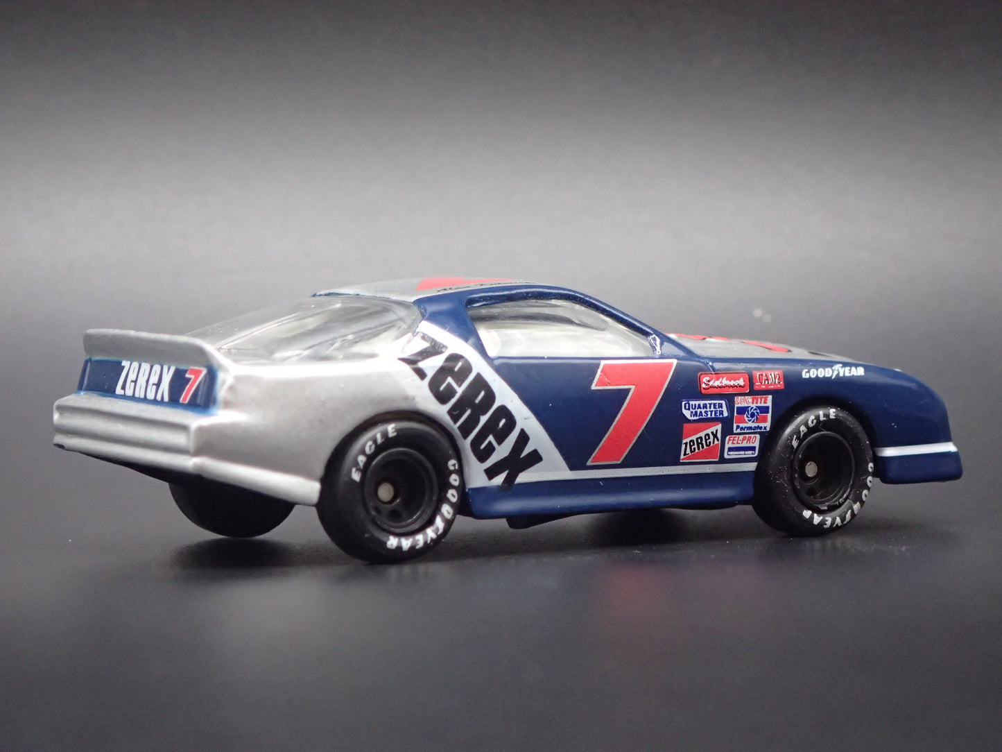 1990 90 CHEVROLET LUMINA ALAN KULWICKI NASCAR 1:64 SCALE DIECAST MODEL CAR