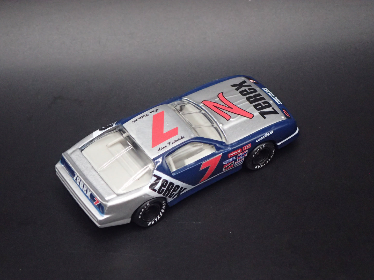 1990 90 CHEVROLET LUMINA ALAN KULWICKI NASCAR 1:64 SCALE DIECAST MODEL CAR