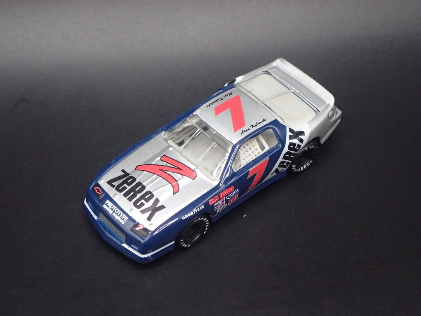 1990 90 CHEVROLET LUMINA ALAN KULWICKI NASCAR 1:64 SCALE DIECAST MODEL CAR