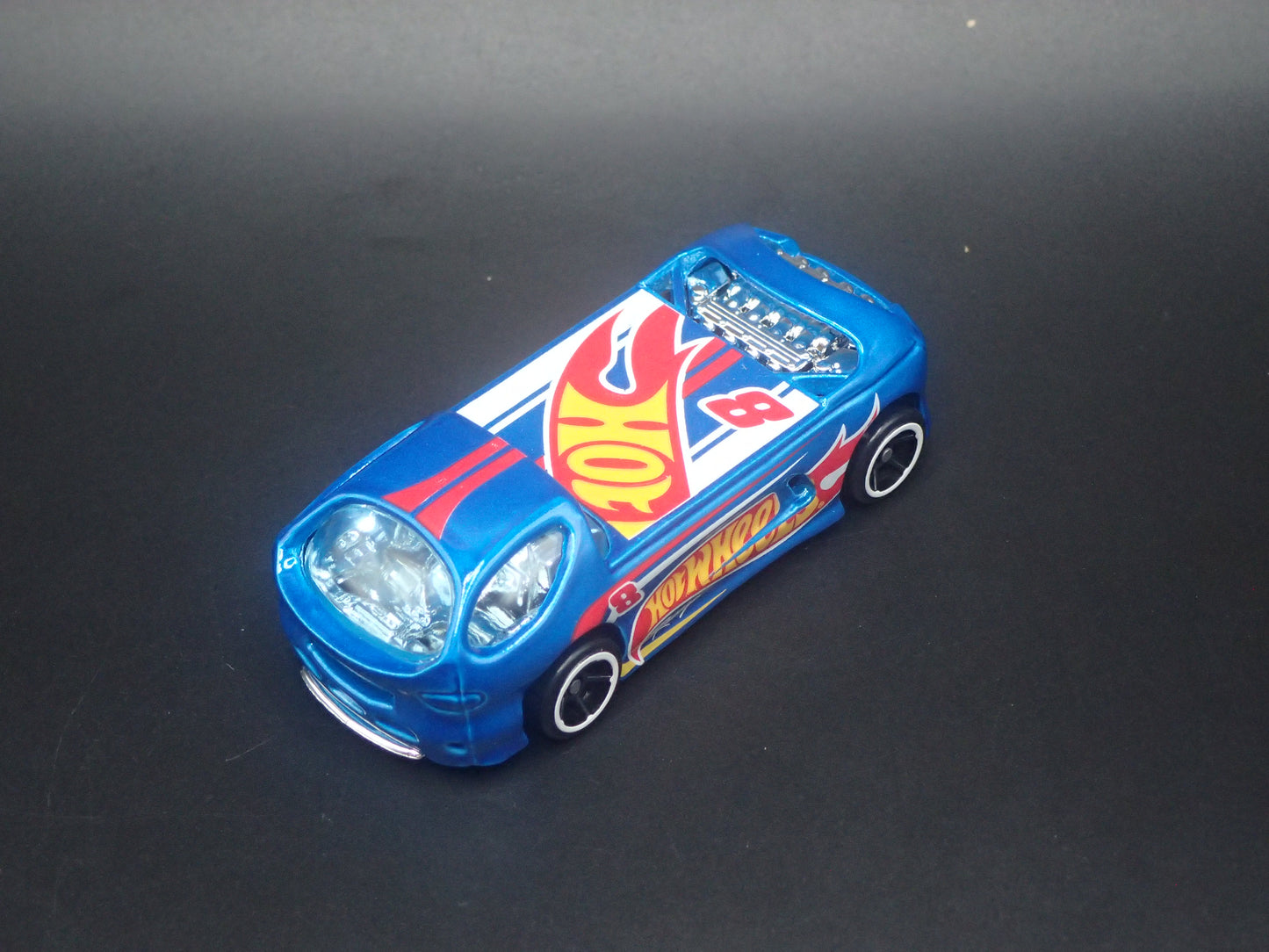 DEORA II 2 CUSTOM PICKUP TRUCK 1/64 SCALE COLLECTIBLE DIORAMA DIECAST MODEL CAR