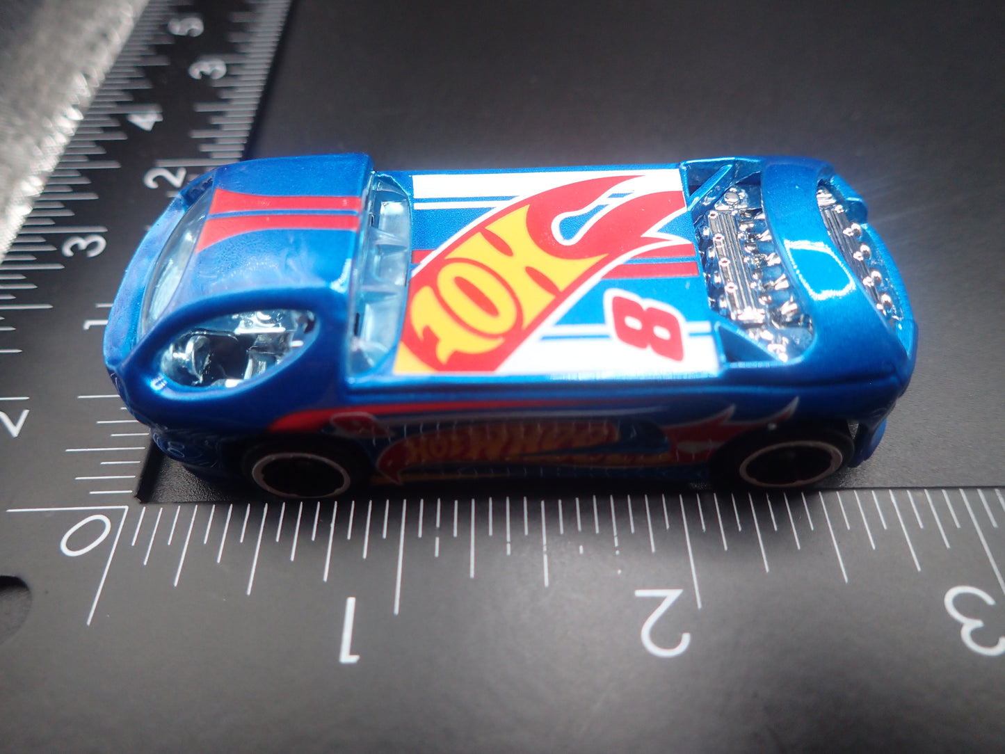 DEORA II 2 CUSTOM PICKUP TRUCK 1/64 SCALE COLLECTIBLE DIORAMA DIECAST MODEL CAR
