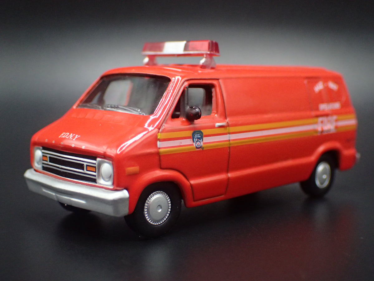 1976 76 DODGE B100 VAN FDNY 1:64 SCALE COLLECTIBLE DIORAMA DIECAST MODEL CAR